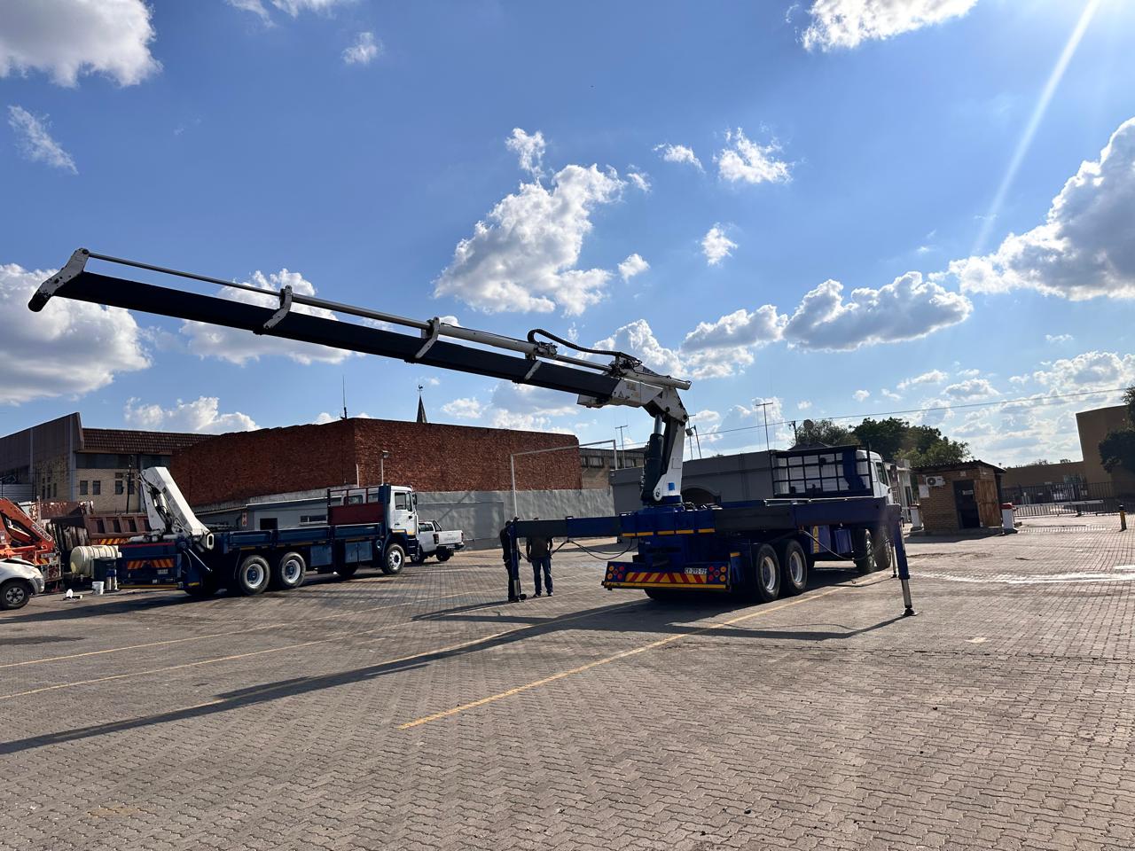 2001 MERCEDES BENZ 3235 ACTROS MP1 TWINSTEER 12TON DROPSIDE  WITH PESCI SPE560 CRANE - Image 11