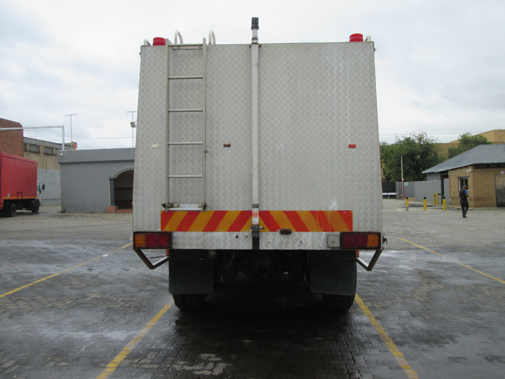 2014 MERCEDES BENZ 2635 ACTROS FIRETRUCK 045317KM - Image 19