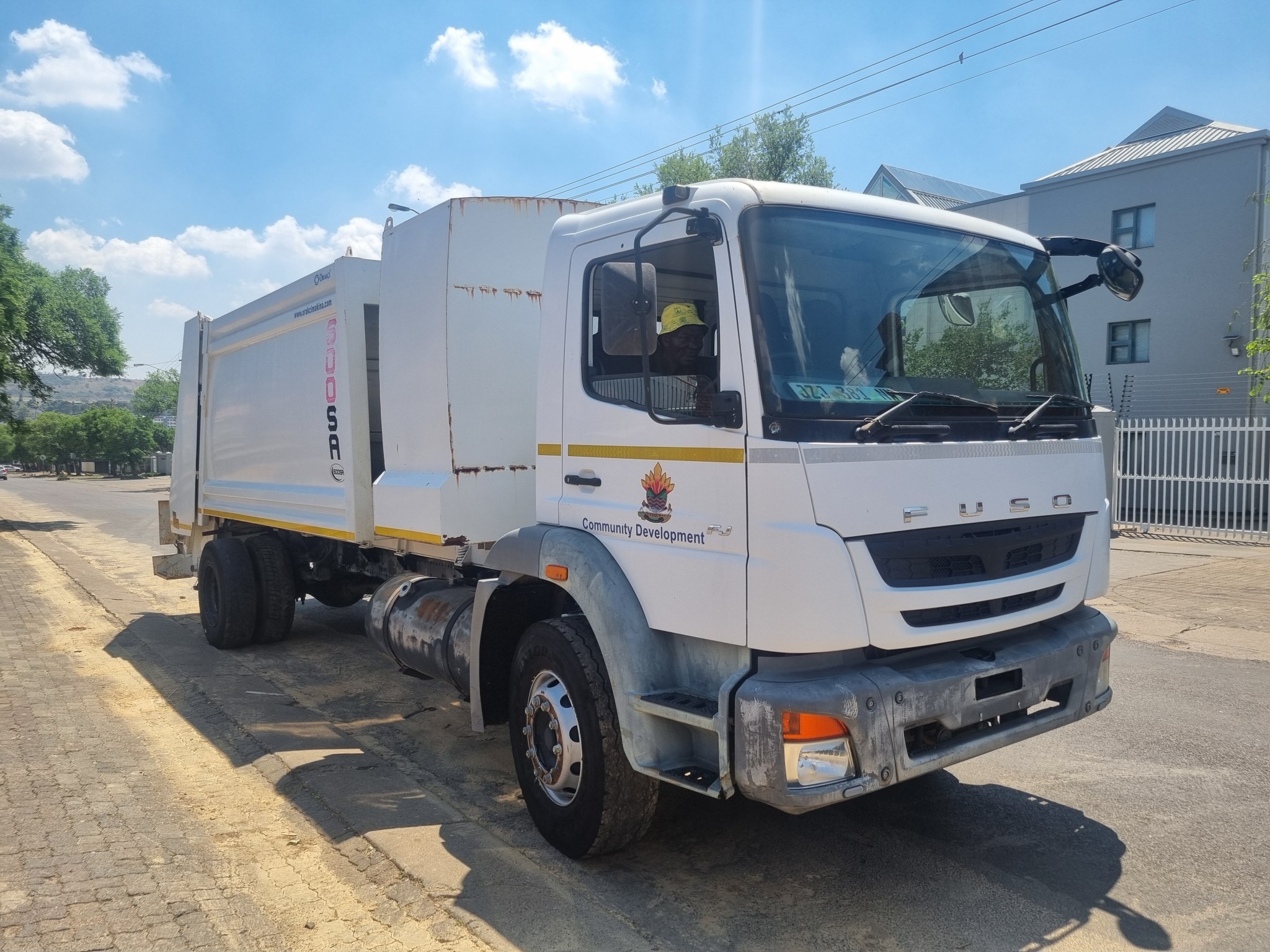 2018 FUSO FJ16-230 13CUBE COMPACTOR - Image 1