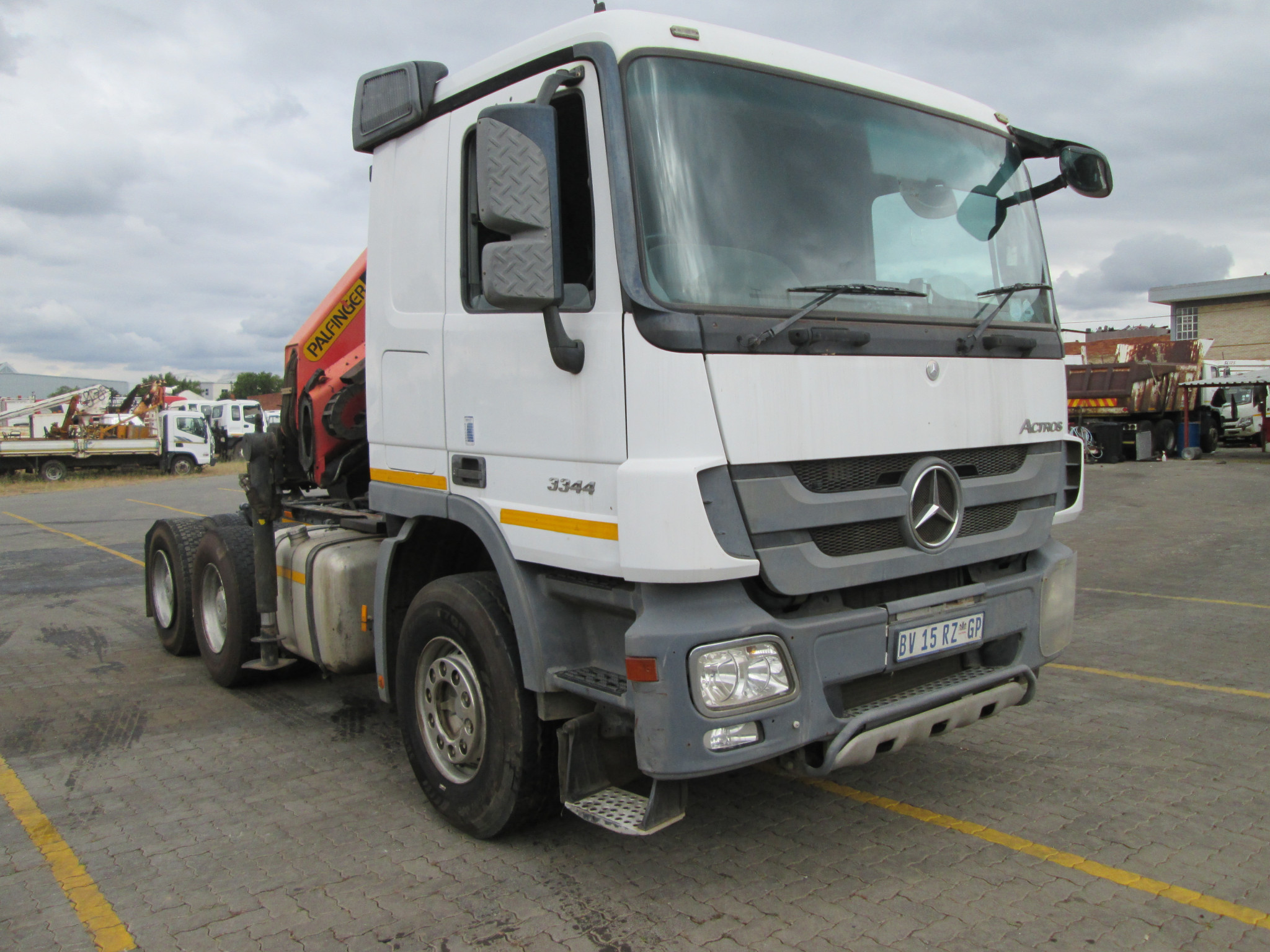 2012 MERCEDES BENZ 3344 TRUCK TRACTOR WITH PK 15500 CRANE - Image 1