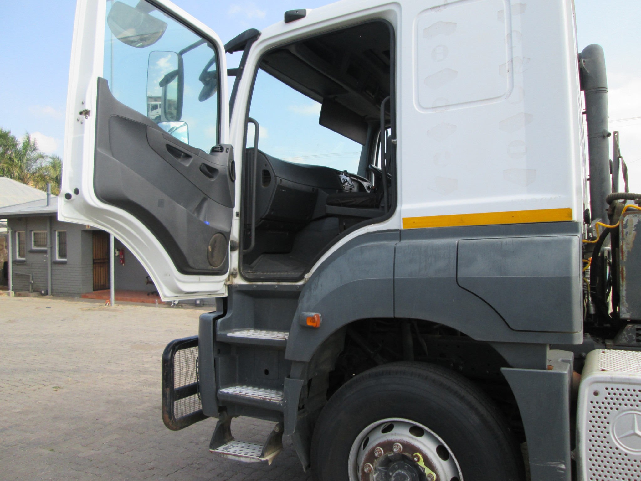 2018 MERCEDES BENZ 3340 AXOR TRUCK TRACTOR 262859KM - Image 9