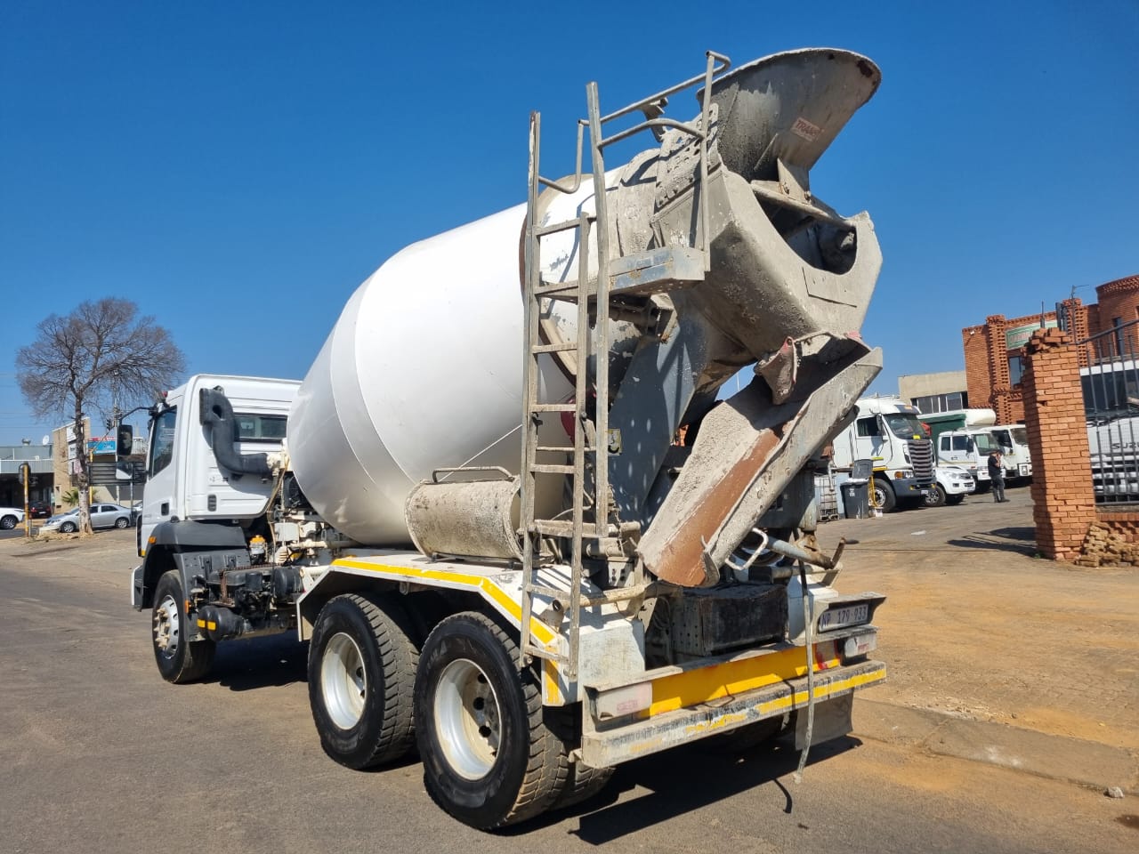 2023 FUSO FJ26-280 6CUBE CONCRETE MIXER - Image 5