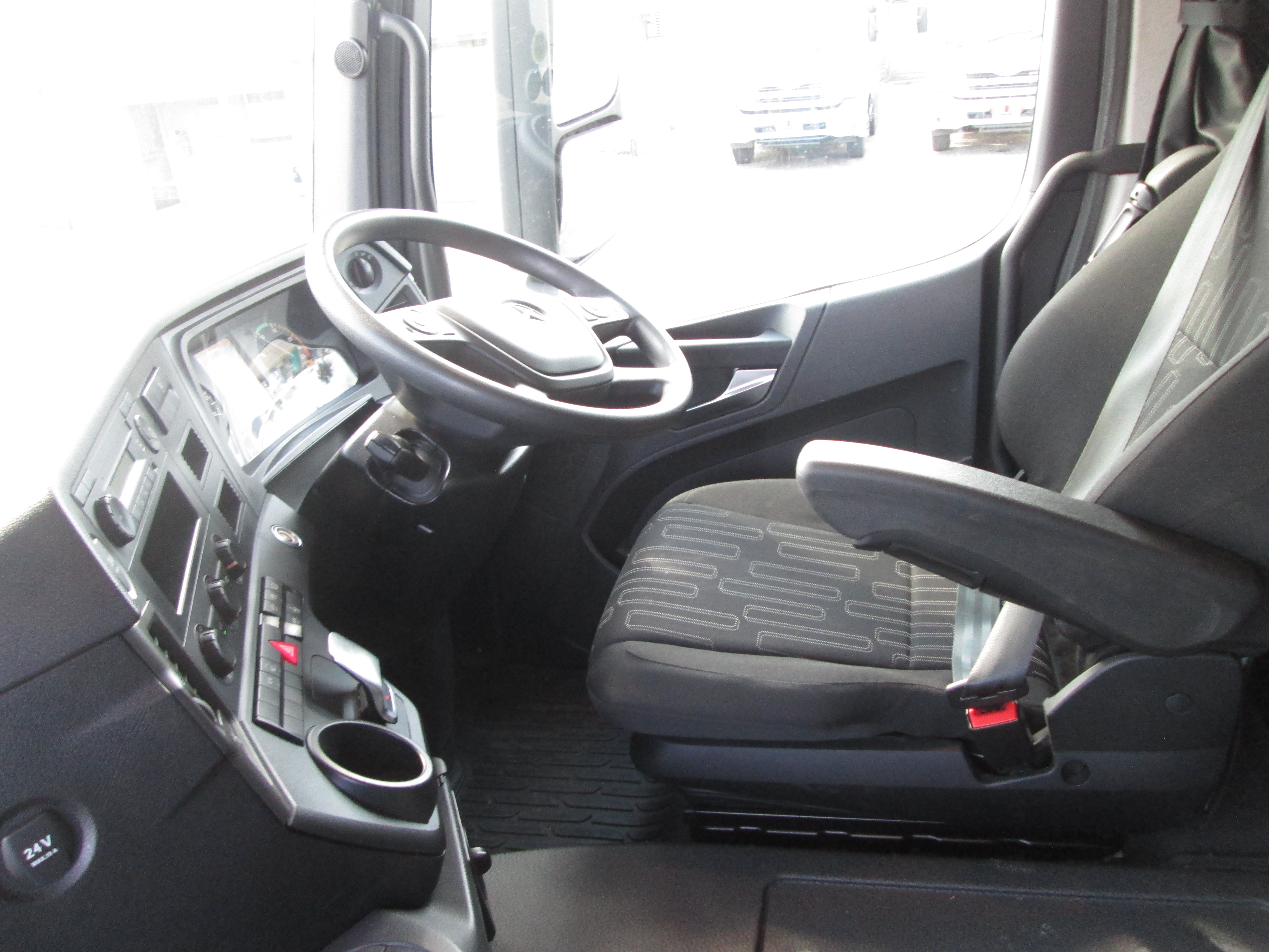 2023 Mercedes Benz AROCS 4152 Twin steer 8x4 flat deck Equipped with rear mount PK63002 EH crane - Image 19