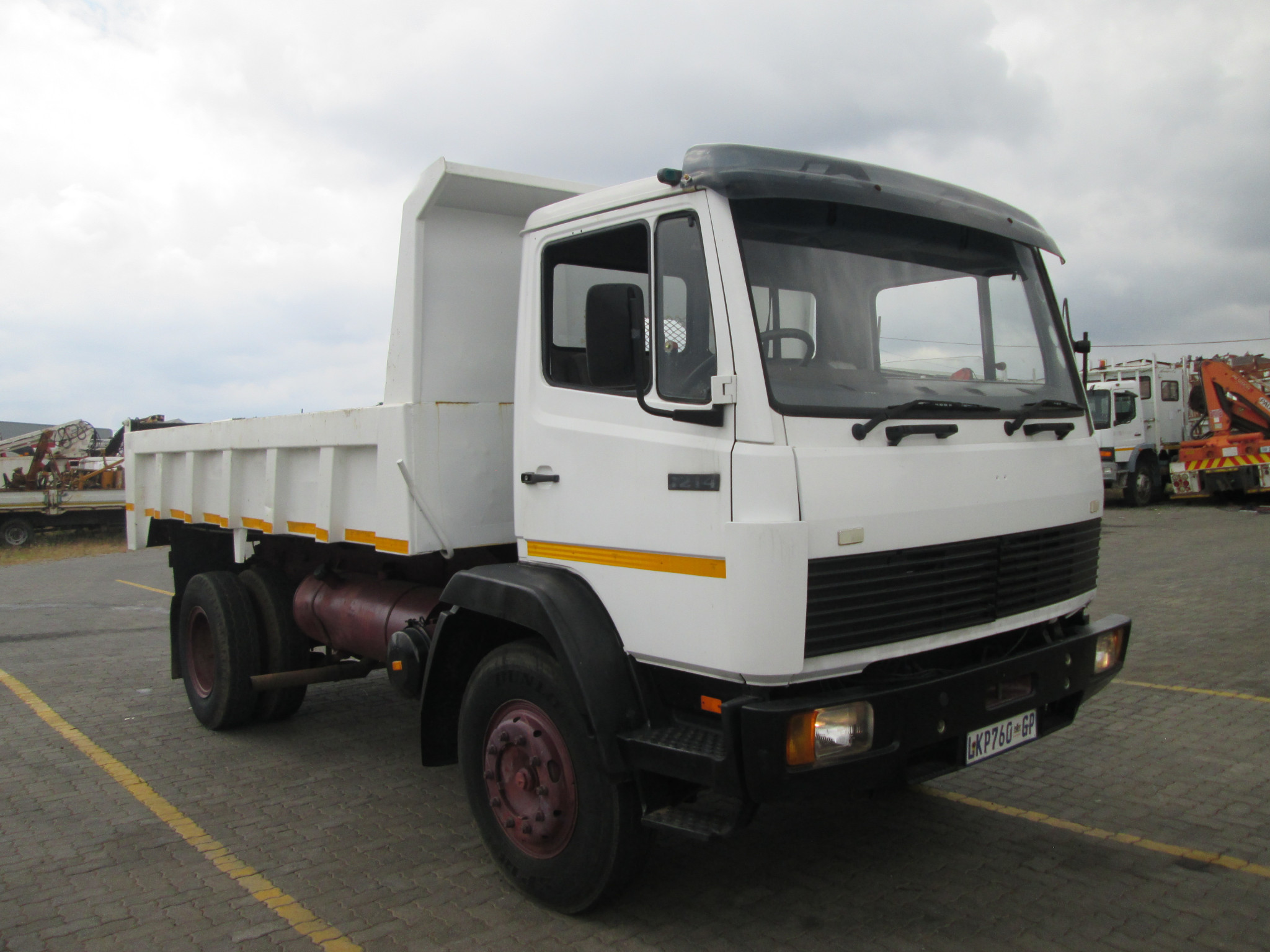 1993 MERCEDES BENZ 1214 6CUBE TIPPER - Image 1