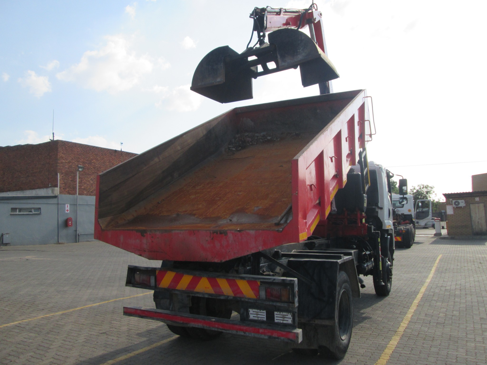 2014 ISUZU FTS 750 4X4 5M³ TIPPER WITH FASSI F95 CRANE & CRAB  - Image 14