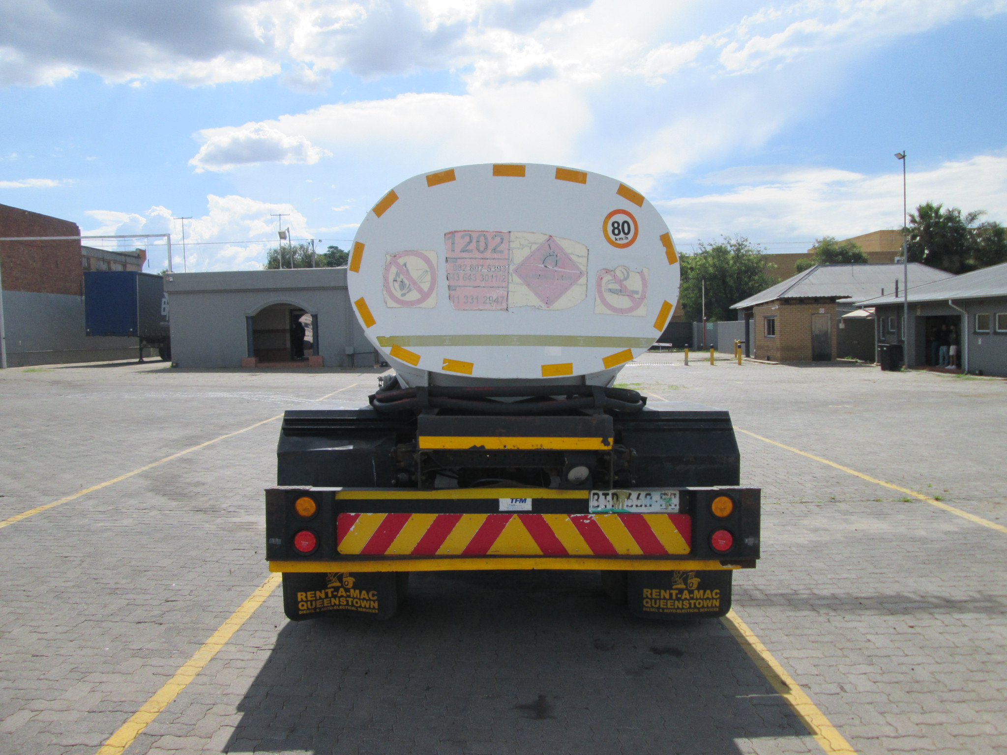 1998 MERCEDES BENZ 1014 7000L DIESEL TANKER - Image 6