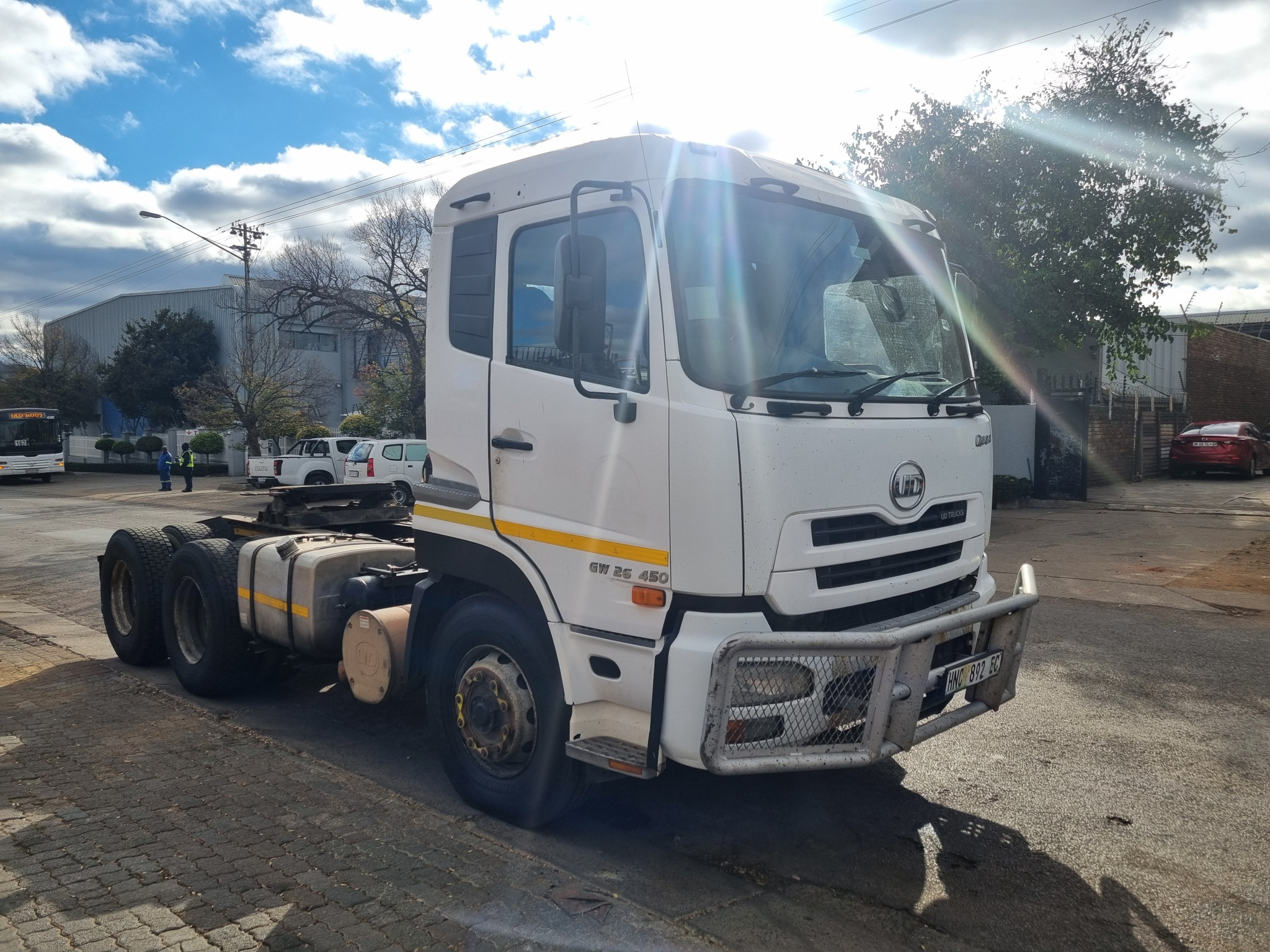 2015 UD QUON GW26-450 TUCK TRACTOR - Image 1