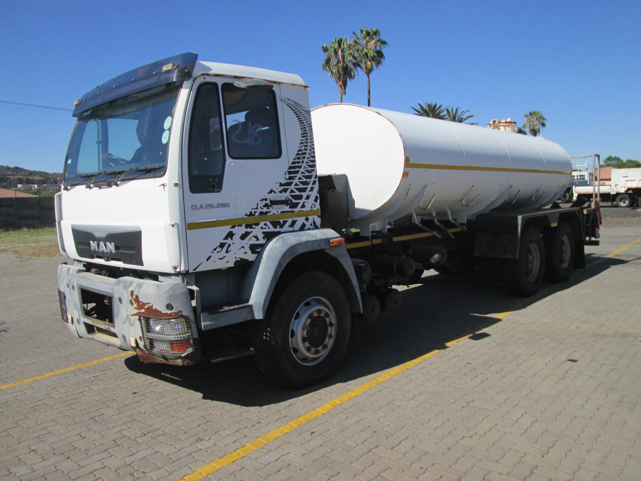 2018 MAN CLA26.280 12000L WATER TANKER - Image 3