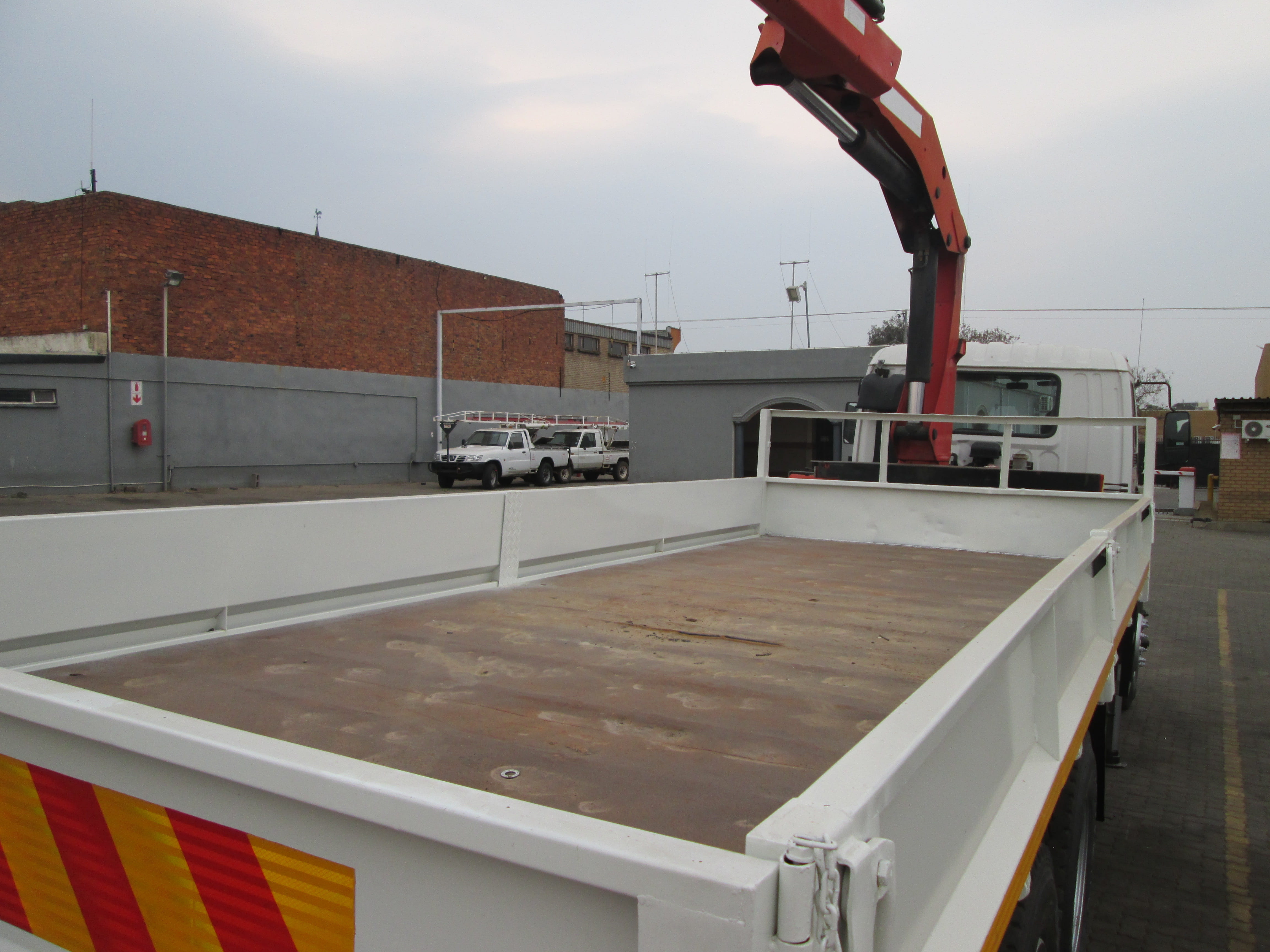 2003 ISUZU FVZ1400 14TON DROPSIDE WITH PALFINGER PK 18080 CRANE  - Image 21