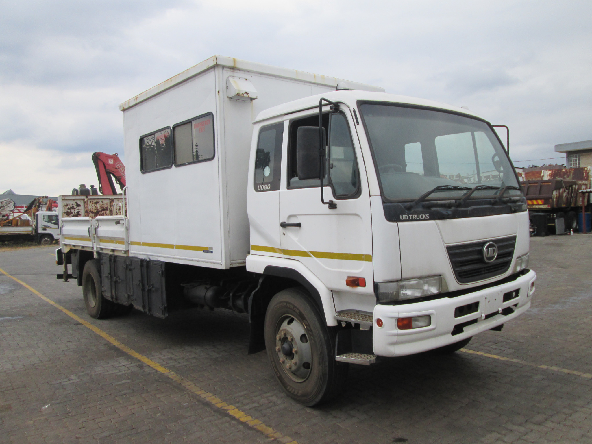 2011 UD TRUCK UD80 8TON DROPSIDE WITH FASSI F65 CRANE & CREWCAB
