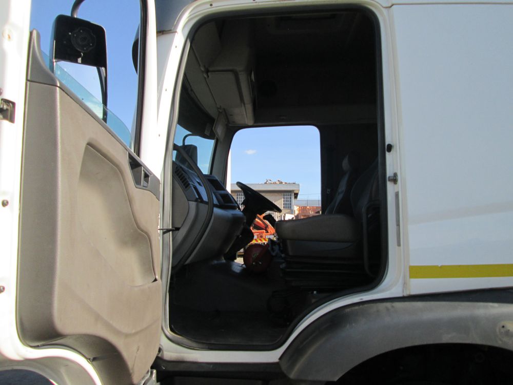 2016 VW CONSTELLATION 24.250 12TON CURTAIN SIDES - 269526KM - Image 10