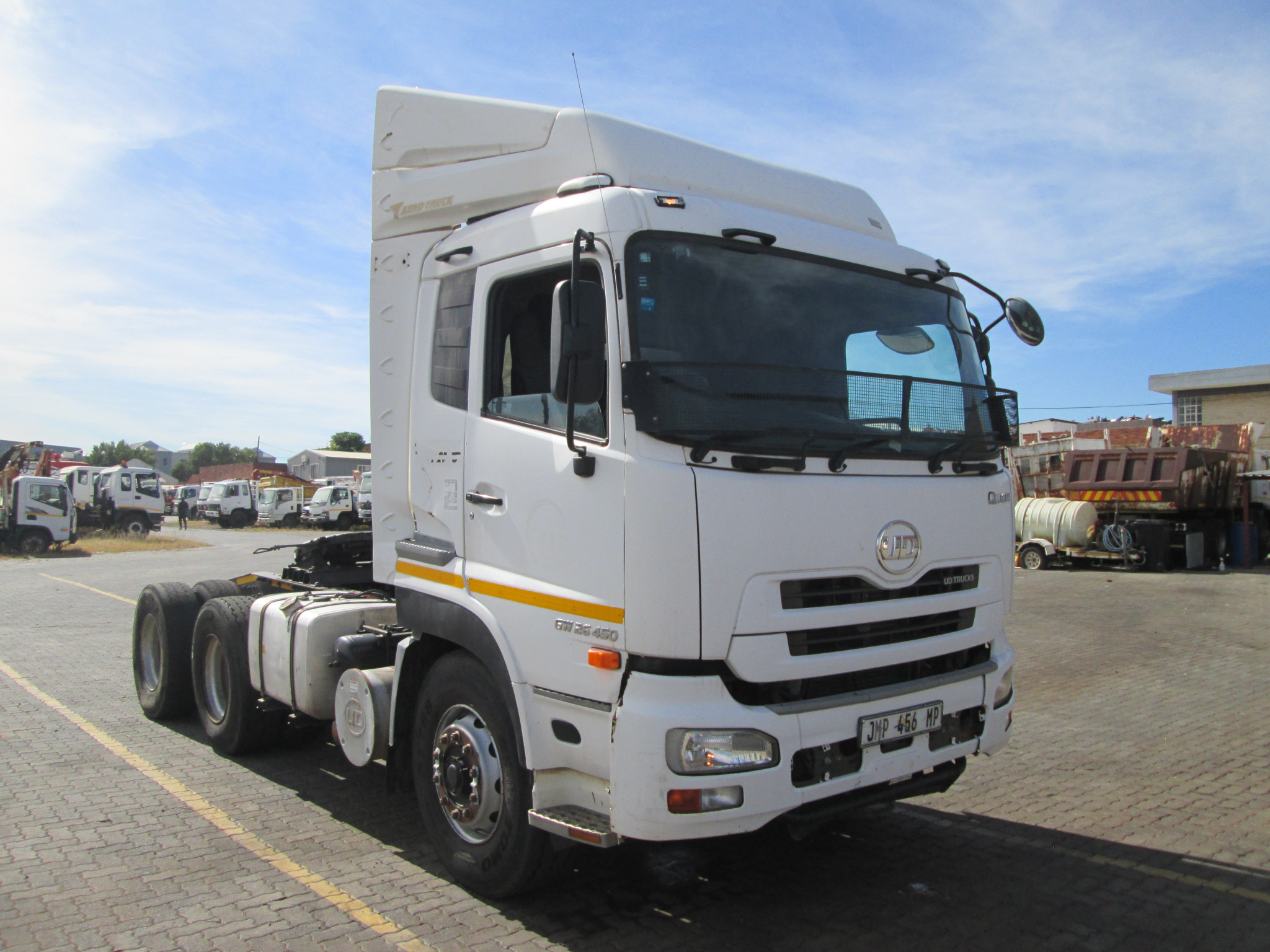 2018 UD QUON GW26-450 TRUCK TRACTOR 304005KM - Image 1