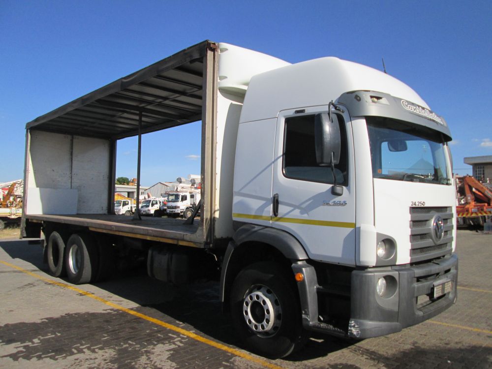 2016 VW CONSTELLATION 24.250 12TON CURTAIN SIDES - 269526KM
