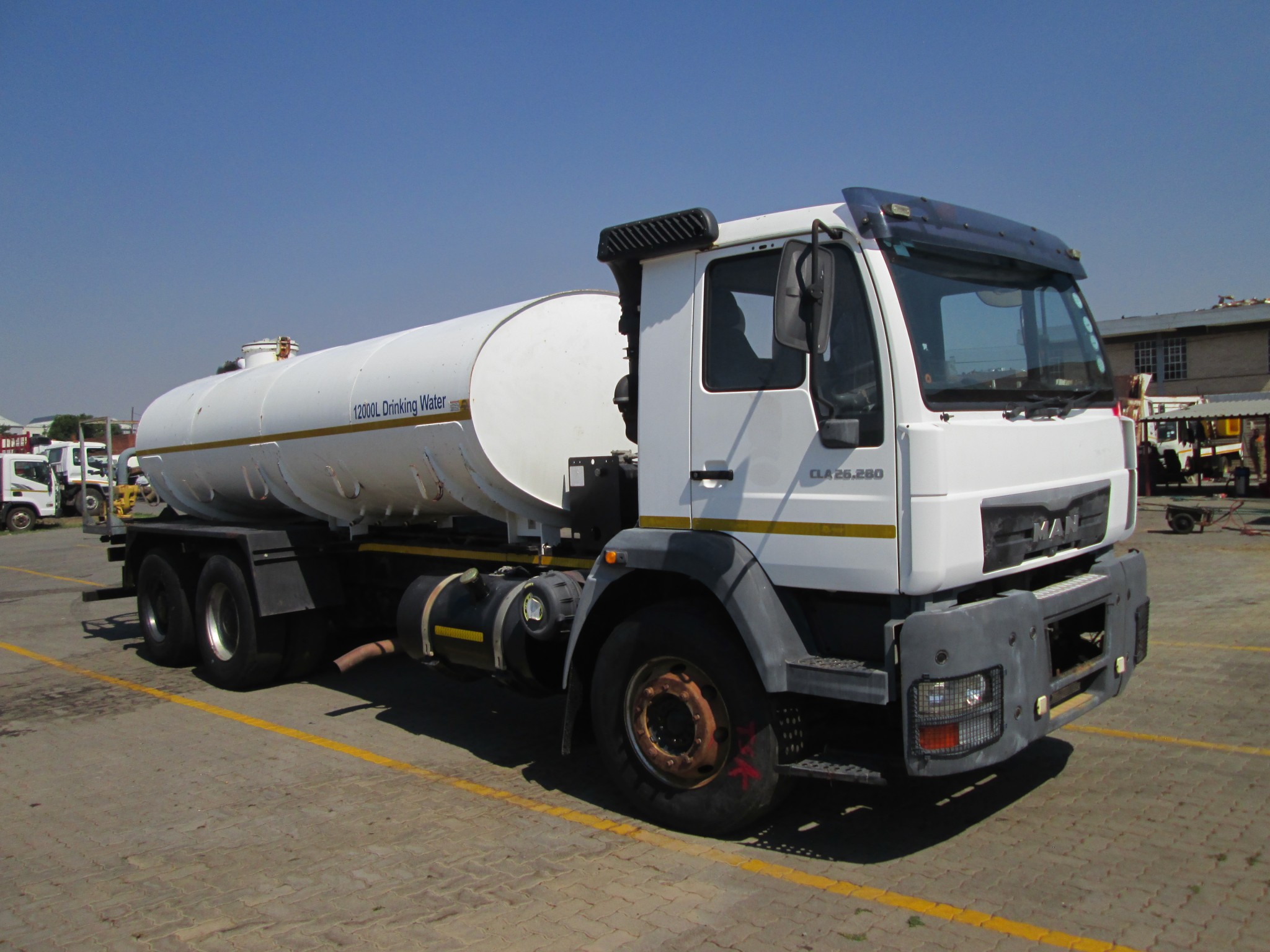 2018 MAN CLA26.280 12000L WATER TANKER - Image 1