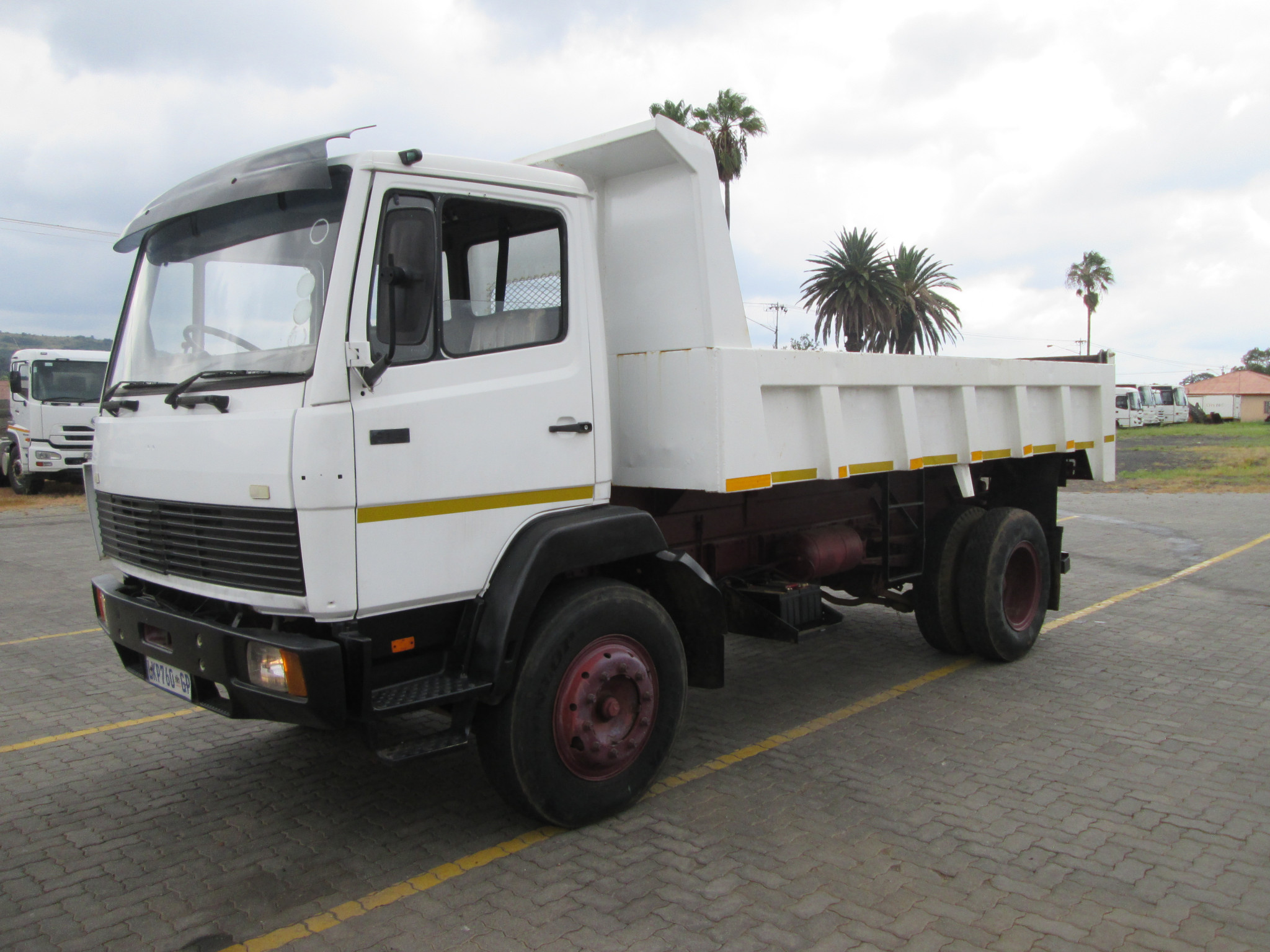 1993 MERCEDES BENZ 1214 6CUBE TIPPER - Image 3
