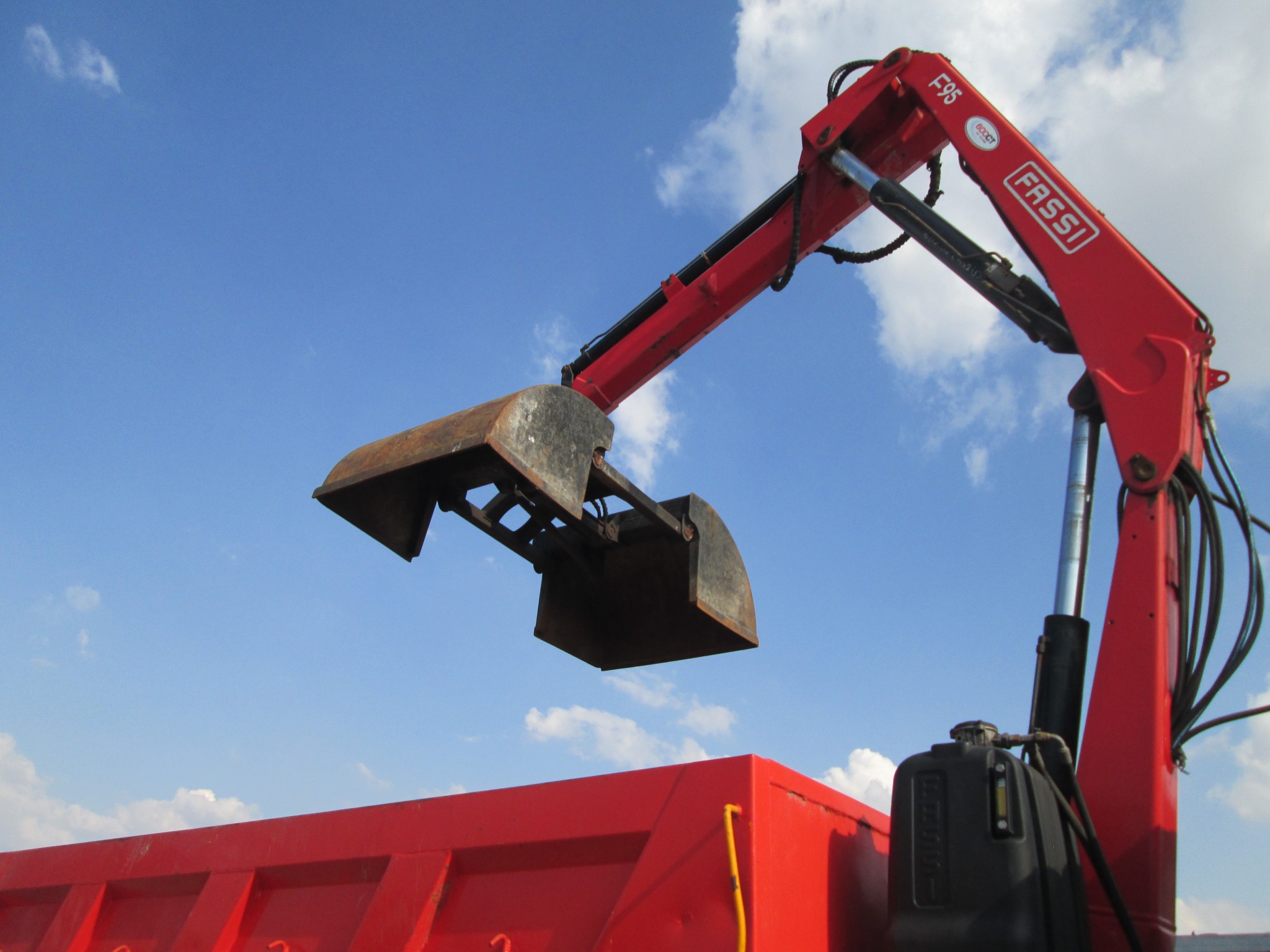 2014 ISUZU FTS 750 4X4 5M³ TIPPER WITH FASSI F95 CRANE & CRAB  - Image 12