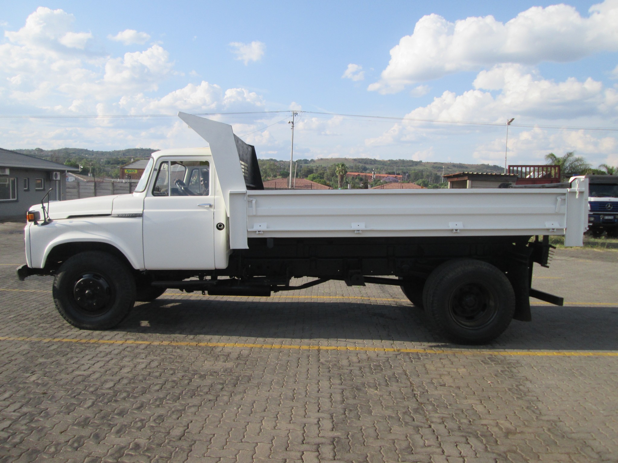 1998 TOYOTA DA116-13 4CUBE TIPPER - Image 4