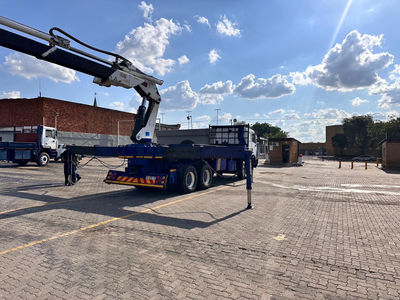 2001 MERCEDES BENZ 3235 ACTROS MP1 TWINSTEER 12TON DROPSIDE  WITH PESCI SPE560 CRANE - Image 15