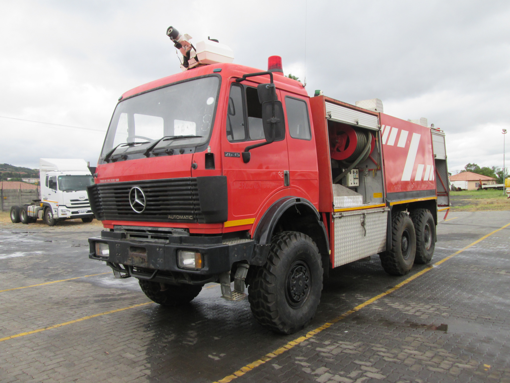 2014 MERCEDES BENZ 2635 ACTROS FIRETRUCK 045317KM - Image 3