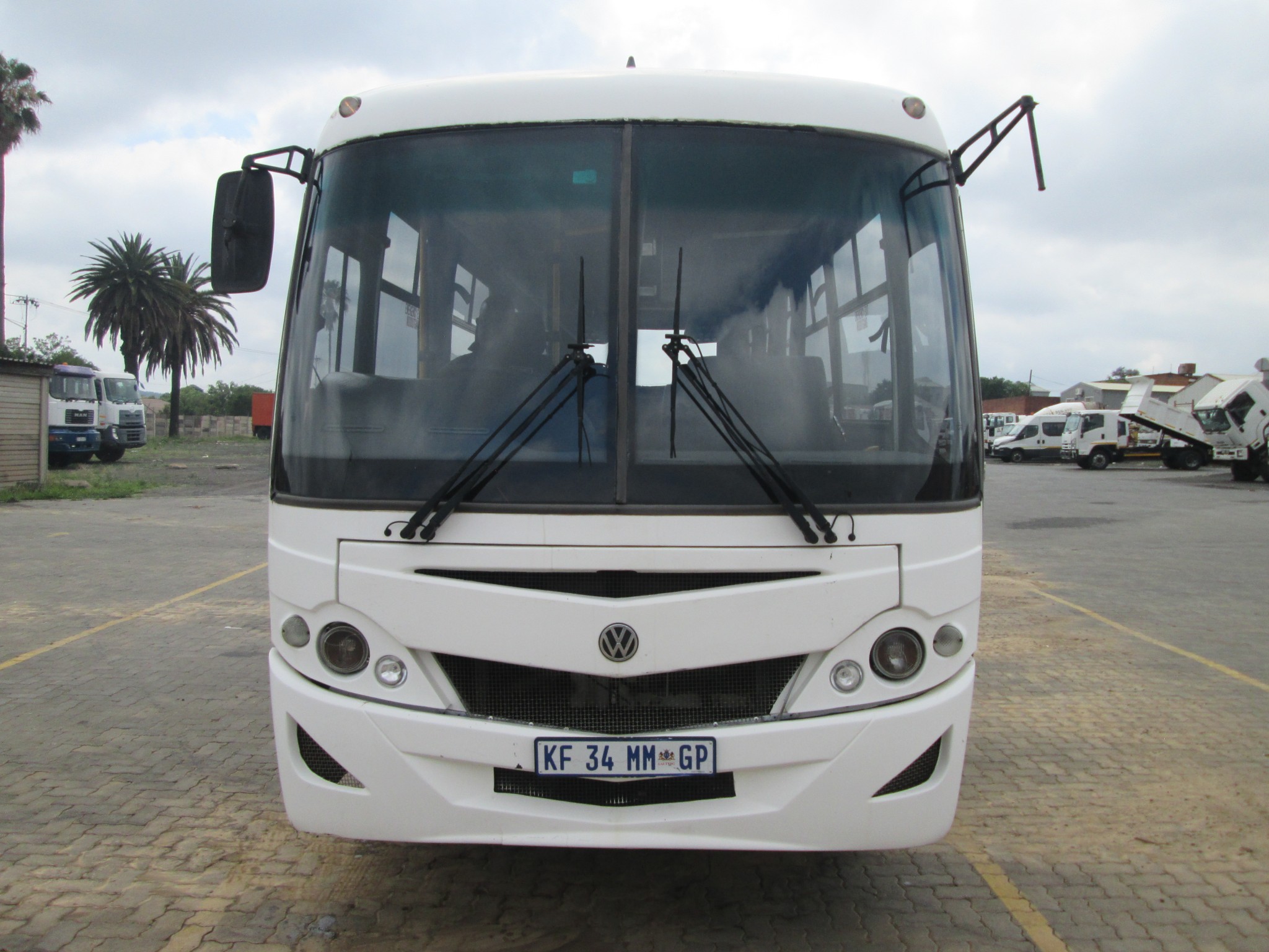2010 VOLKSBUS 9-150 32 SEATER BUS - Image 2