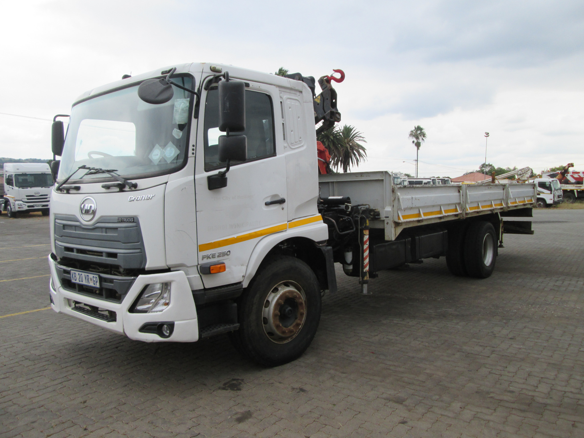 2012 UD PKE250 CRONER 8TON DROPSIDE WITH HIAB X CL 8-1 - Image 3