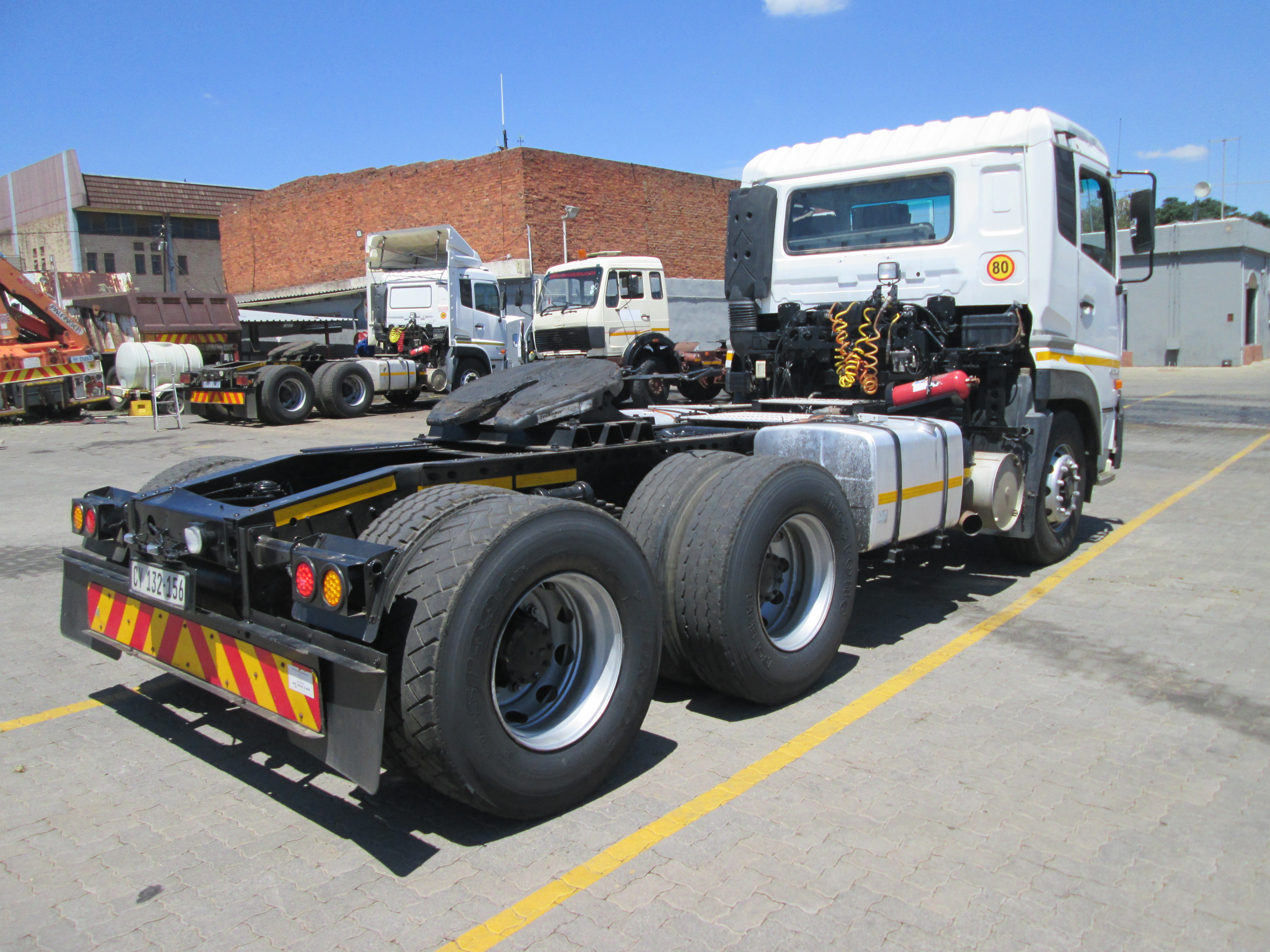 2015 UD QUON GW26-450 TRUCK TRACTOR 275737KM - Image 7