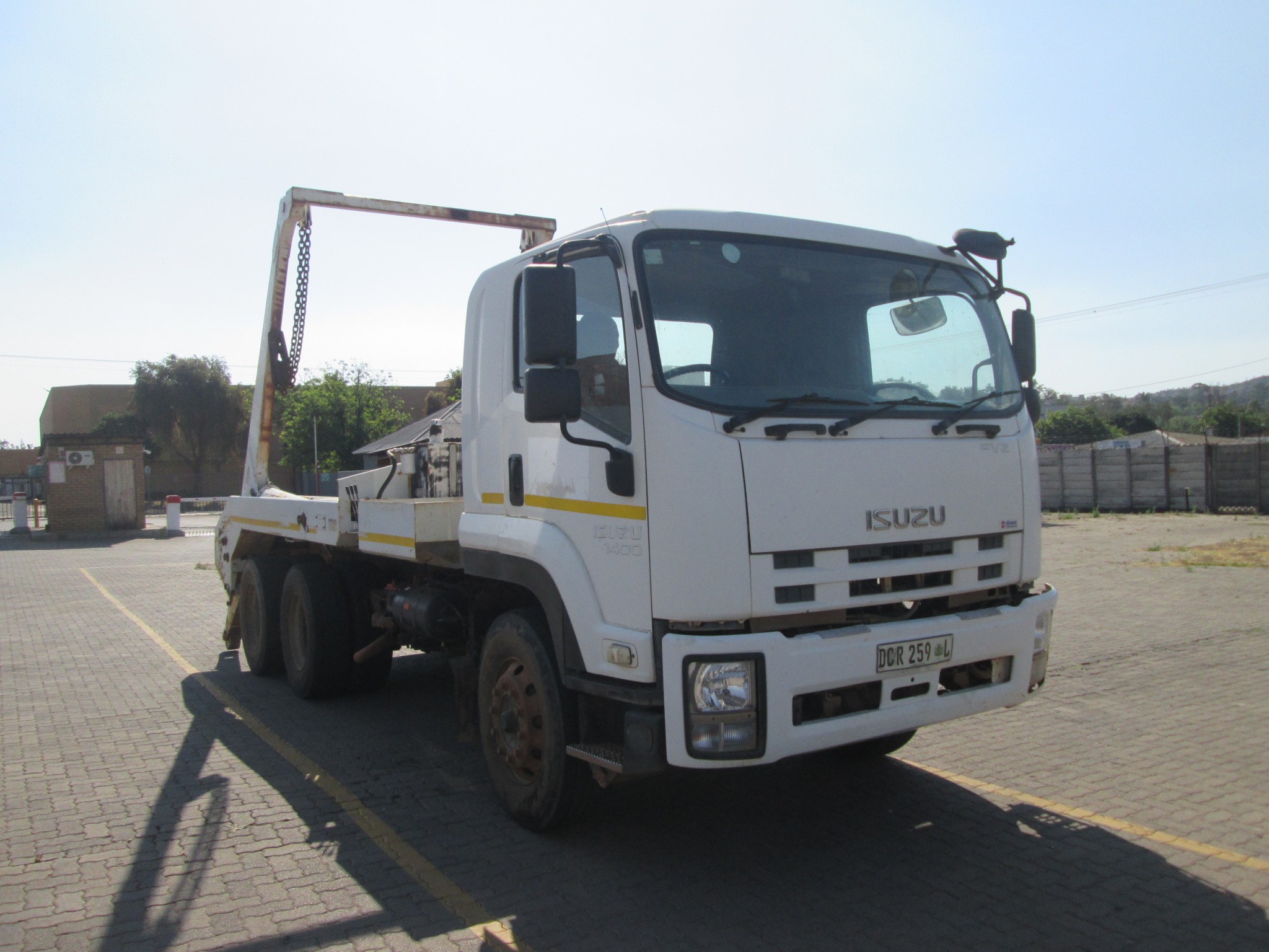 2014 ISUZU FVZ1400 16TON SKIPLOADER 