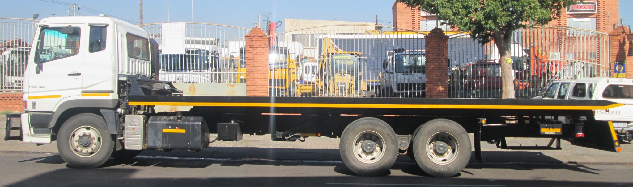 2013 MITSHUBISHI FUSO 26-420 12TON ROLLBACK - Image 4