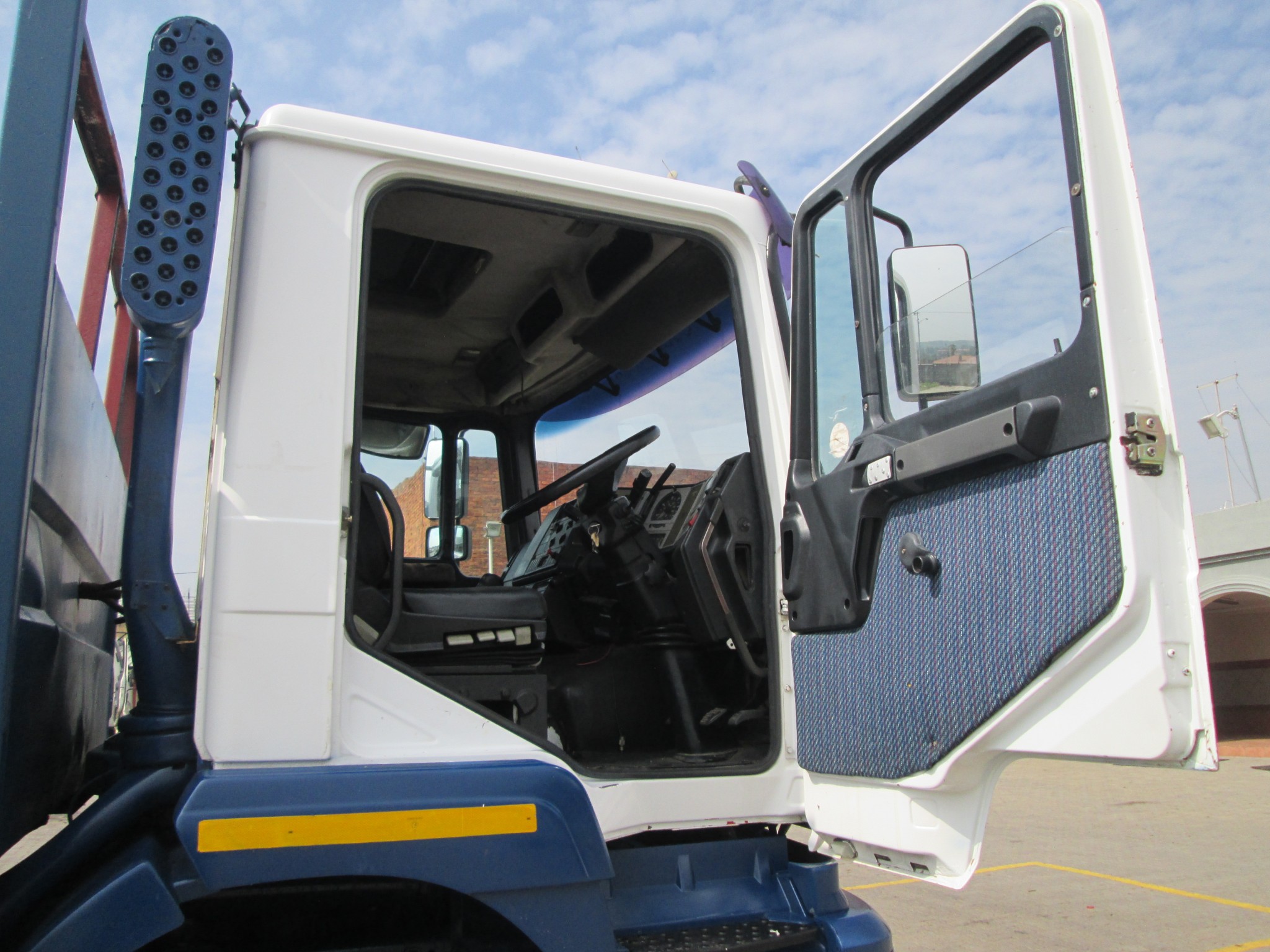 2004 MAN 30-464 12TON DROPSIDE BODY WITH HIAB 288 EP-4CLX CRANE - Image 11