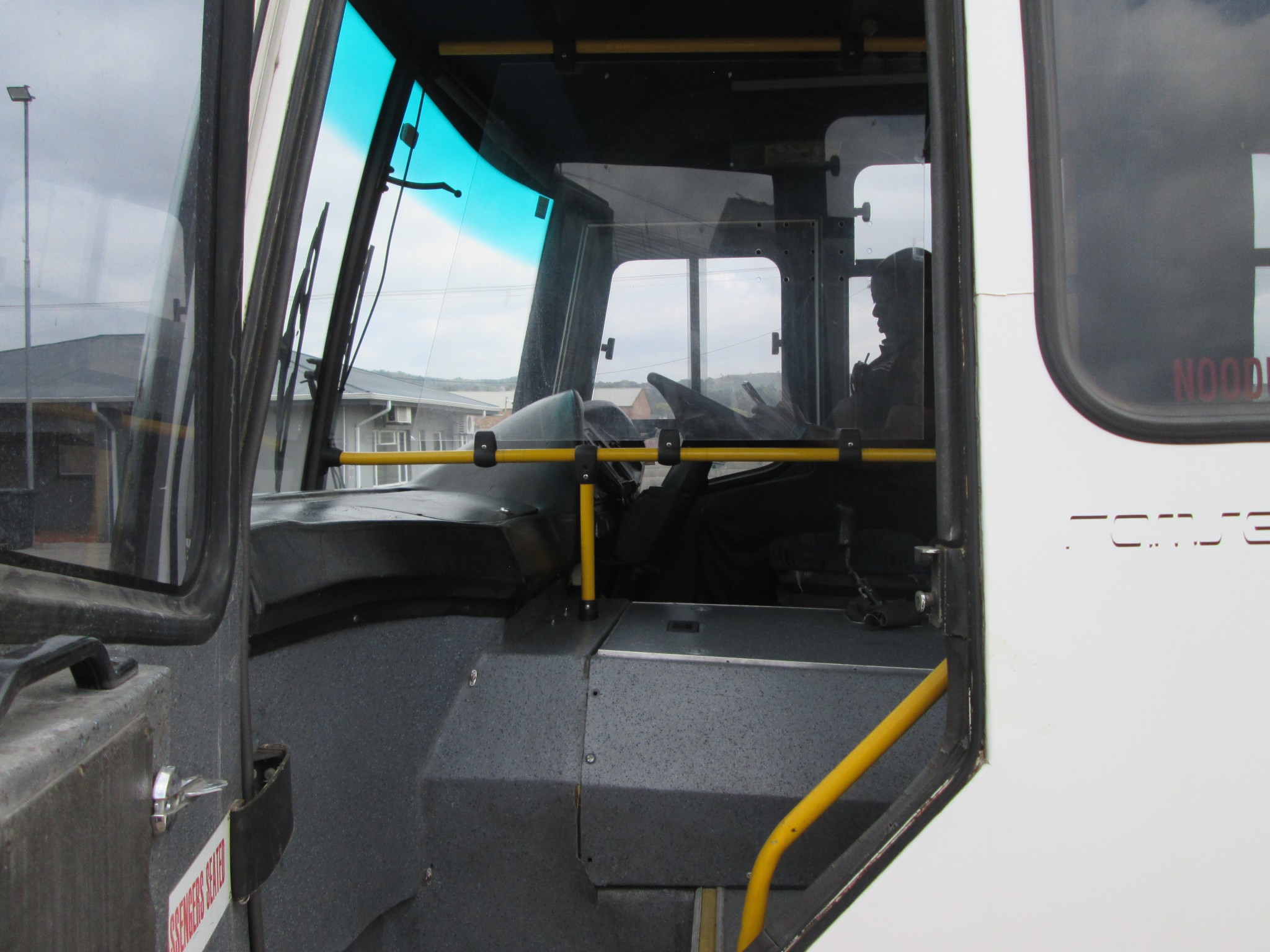 2010 VOLKSBUS 9-150 32 SEATER BUS - Image 11