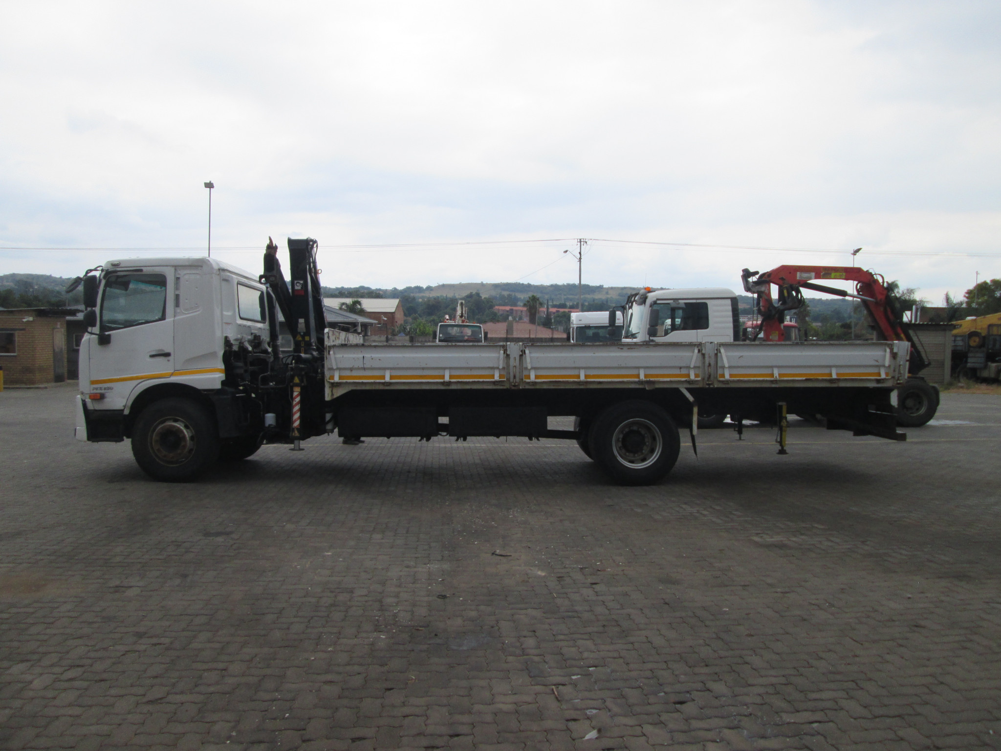2012 UD PKE250 CRONER 8TON DROPSIDE WITH HIAB X CL 8-1 - Image 4