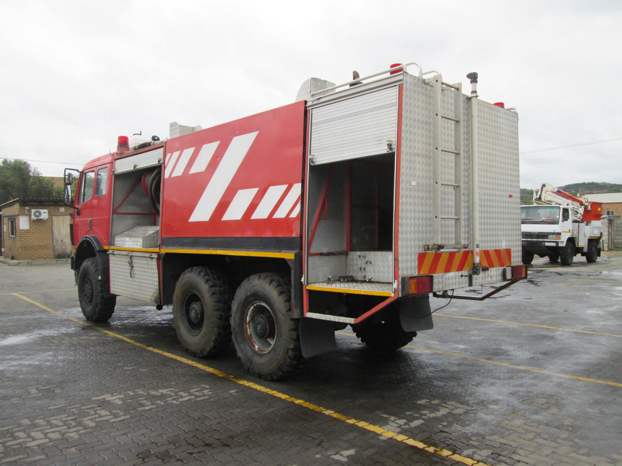 2014 MERCEDES BENZ 2635 ACTROS FIRETRUCK 045317KM - Image 5