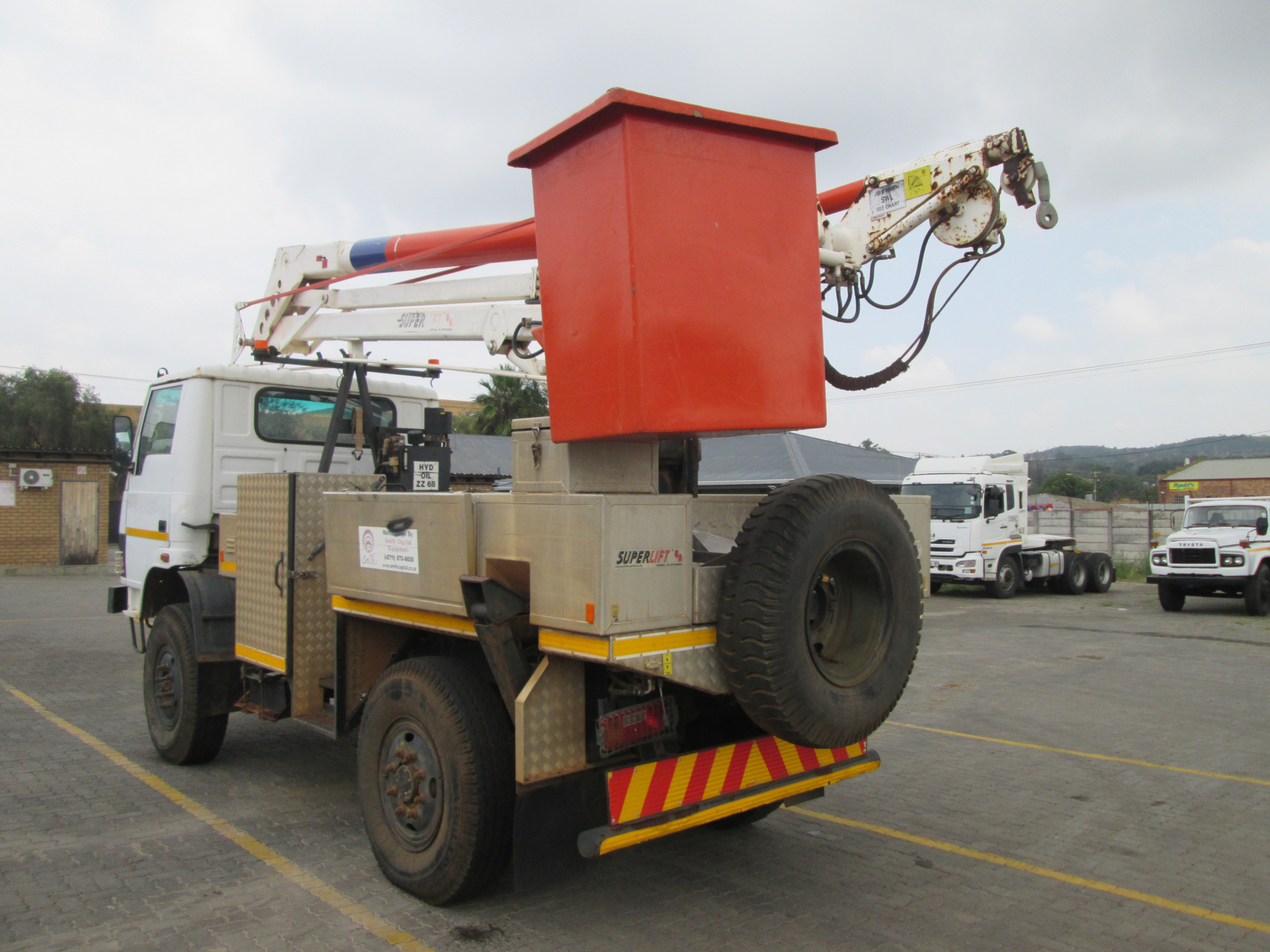 2010 TATA 713C 13M REACH LIVELINE CHERRY PICKER - Image 5