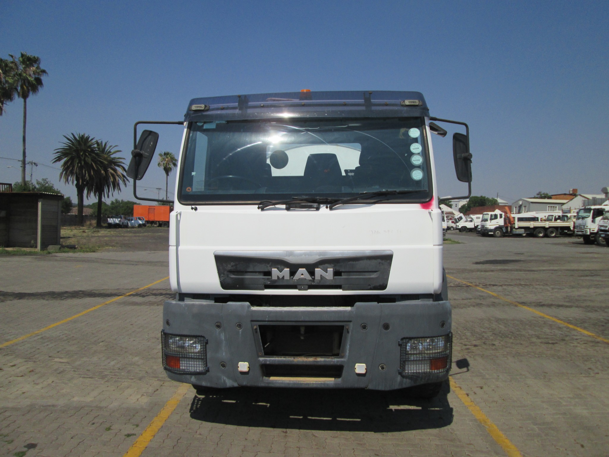 2018 MAN CLA26.280 12000L WATER TANKER - Image 2