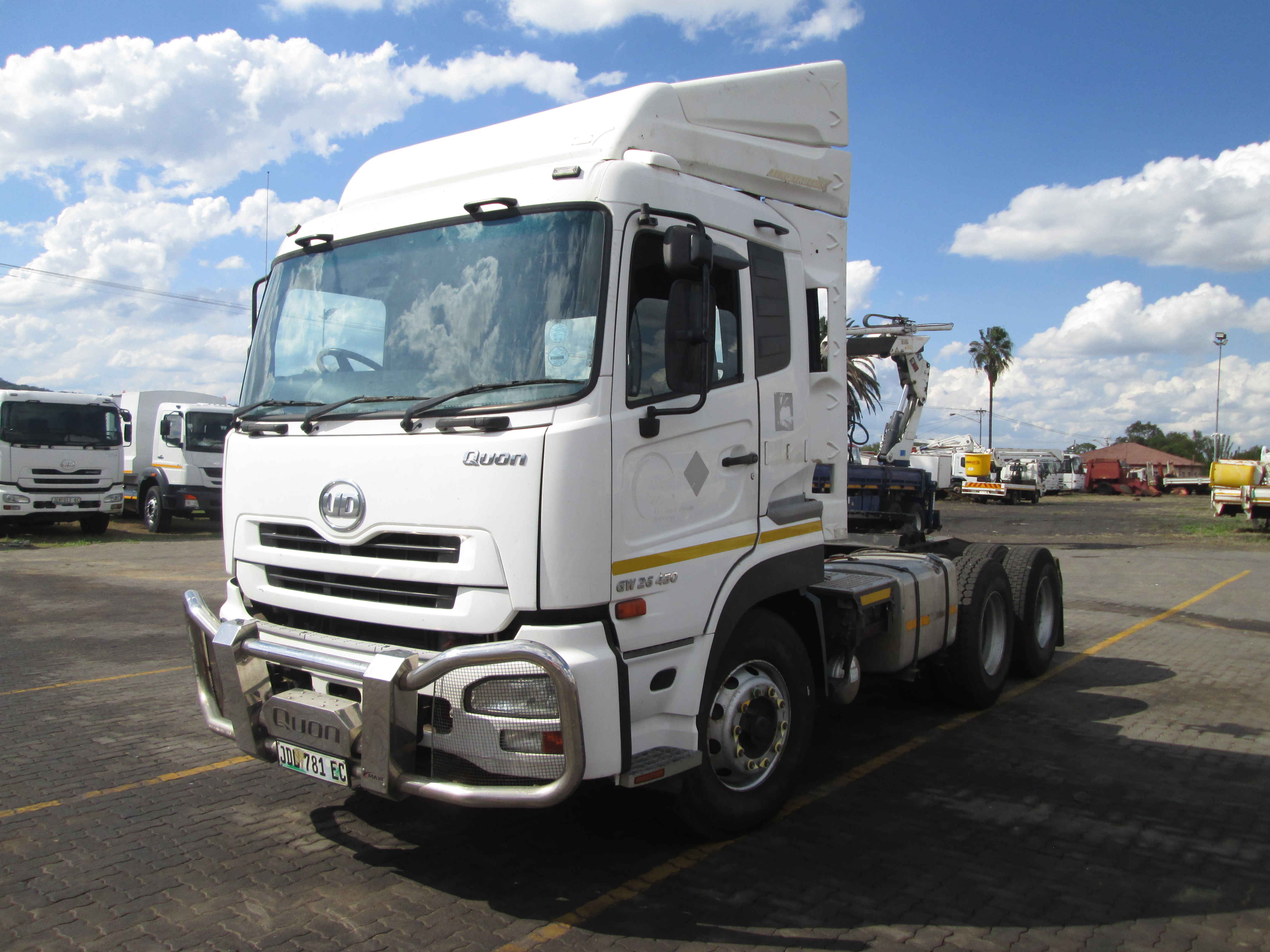 2018 UD QUON GW26-450 TRUCK TRACTOR 406503KM - Image 3