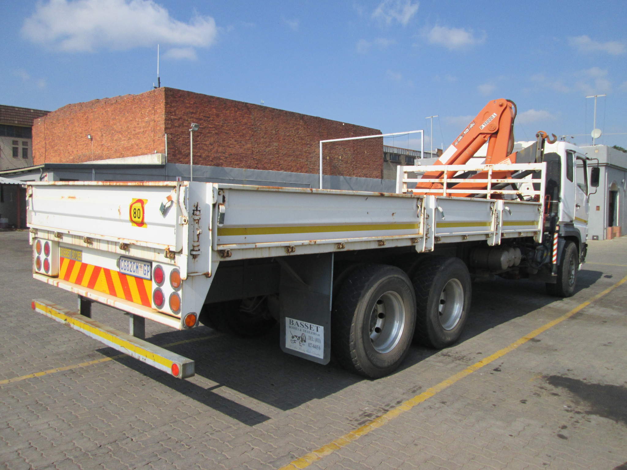 2007 FUSO FV26-340 12TON DROPSIDE WITH P15000L BONFIGLIOLI CRANE 376865KM - Image 10