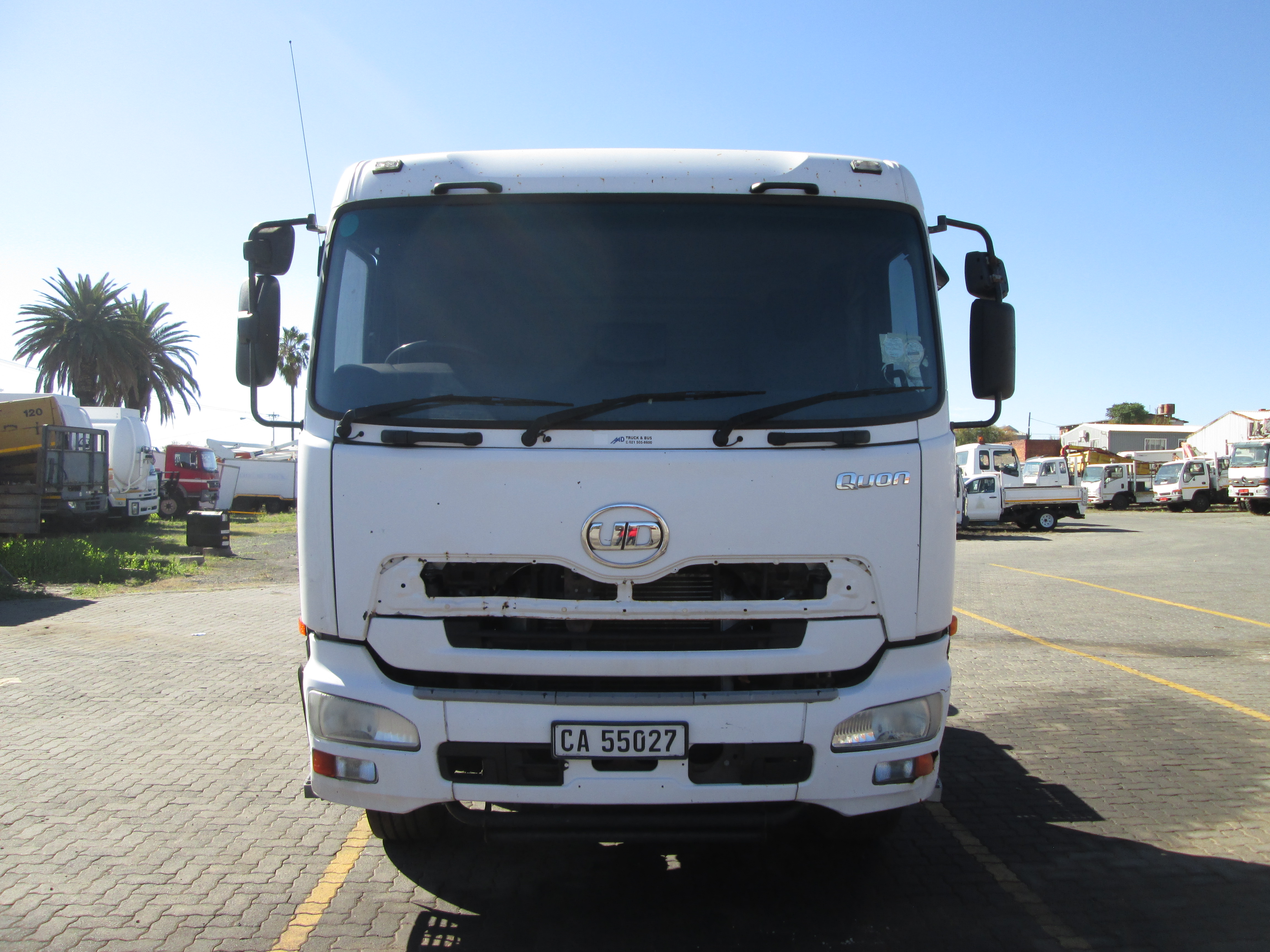 2015 UD QUON GW26-450 TRUCK TRACTOR 296557KM - Image 2