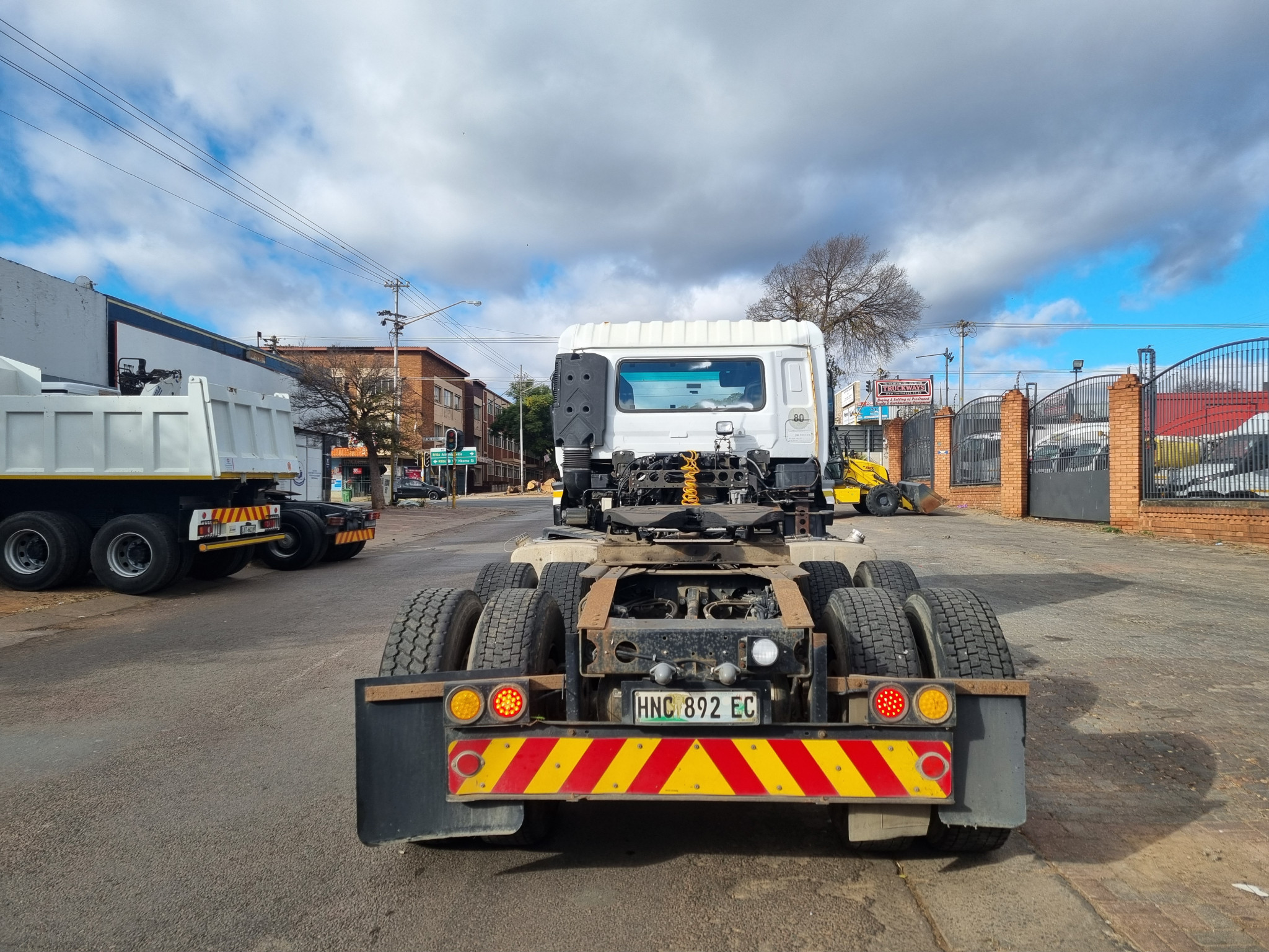 2015 UD QUON GW26-450 TUCK TRACTOR - Image 6