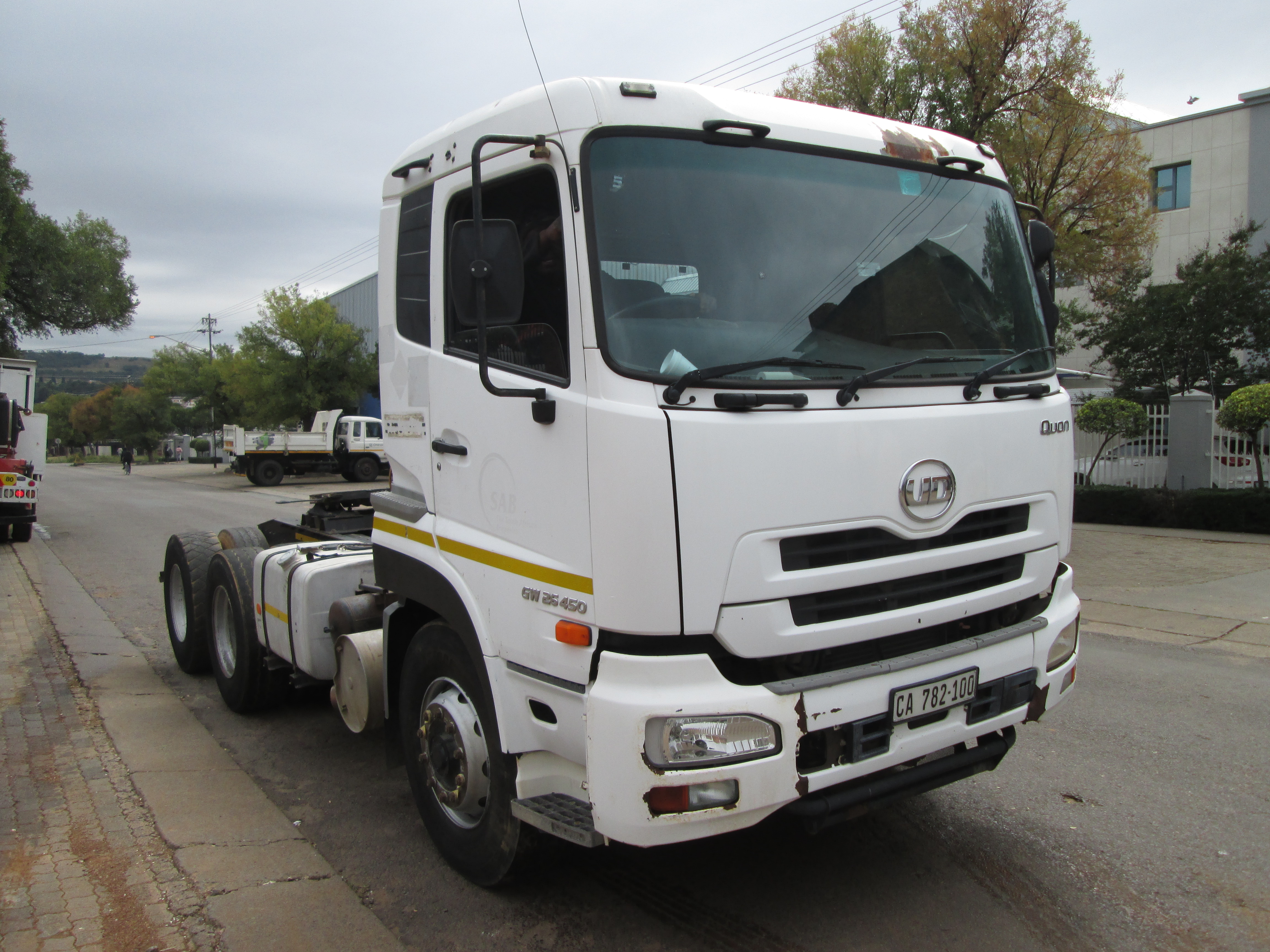 2015 UD QUON GW26-450 TRUCK TRACTOR 263383KM - Image 1