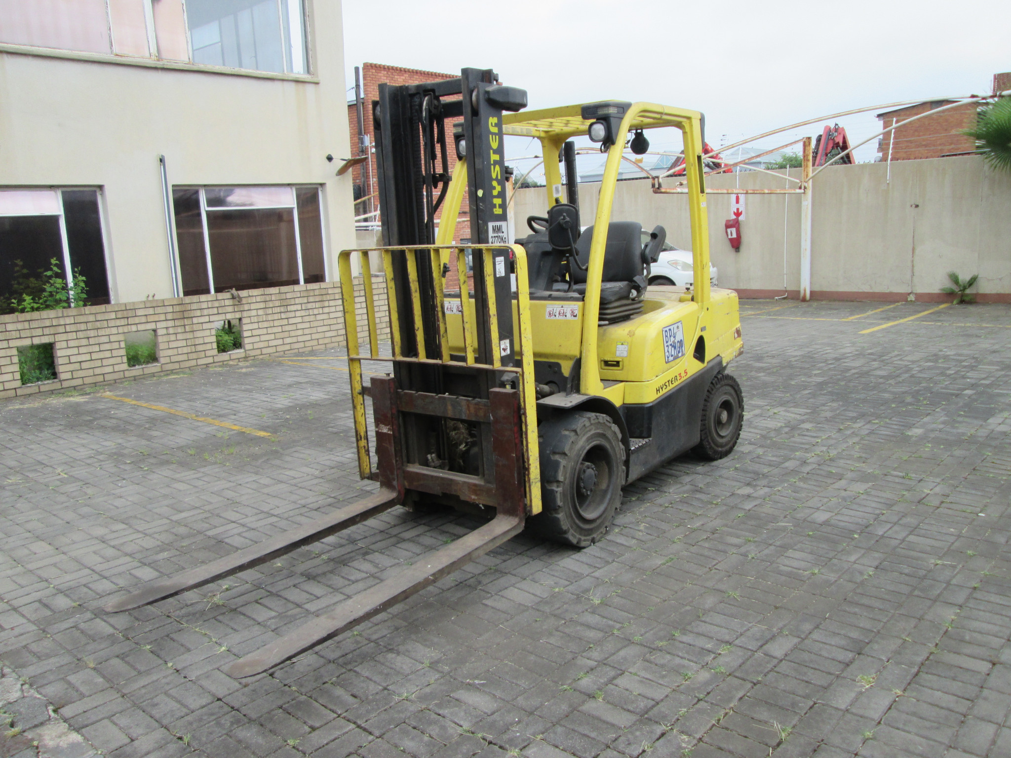 2011 HYSTER 3.5TON FORKLIFT - Image 3