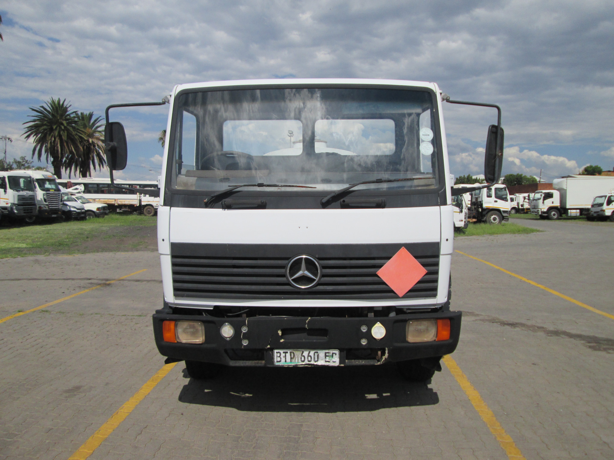 1998 MERCEDES BENZ 1014 7000L DIESEL TANKER - Image 2