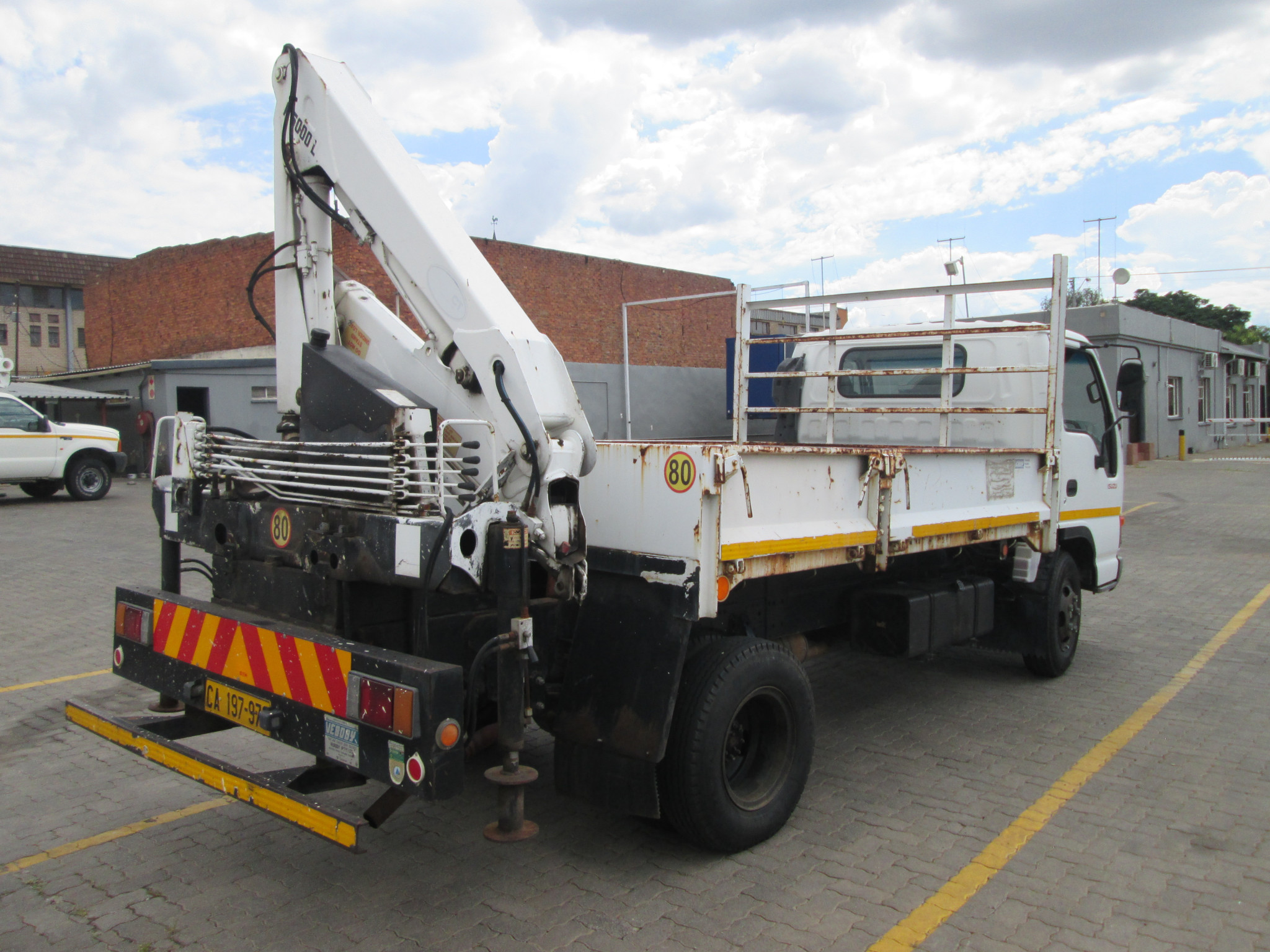 1999 ISUZU NPR300 3TON DROPSIDE WITH BONFIGLIOLI  P5000L CRANE - Image 7