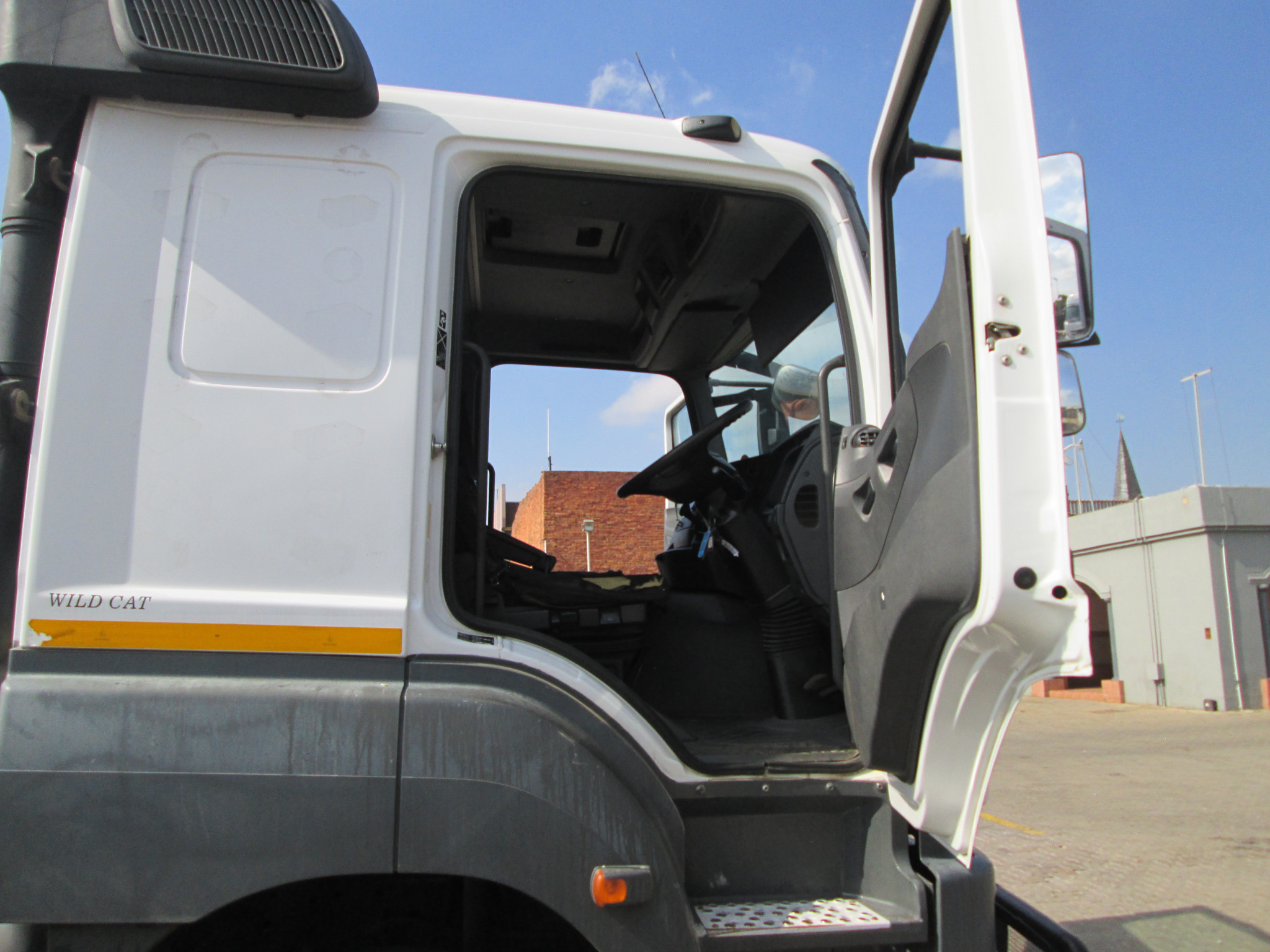 2018 MERCEDES BENZ 3340 AXOR TRUCK TRACTOR 262859KM - Image 12