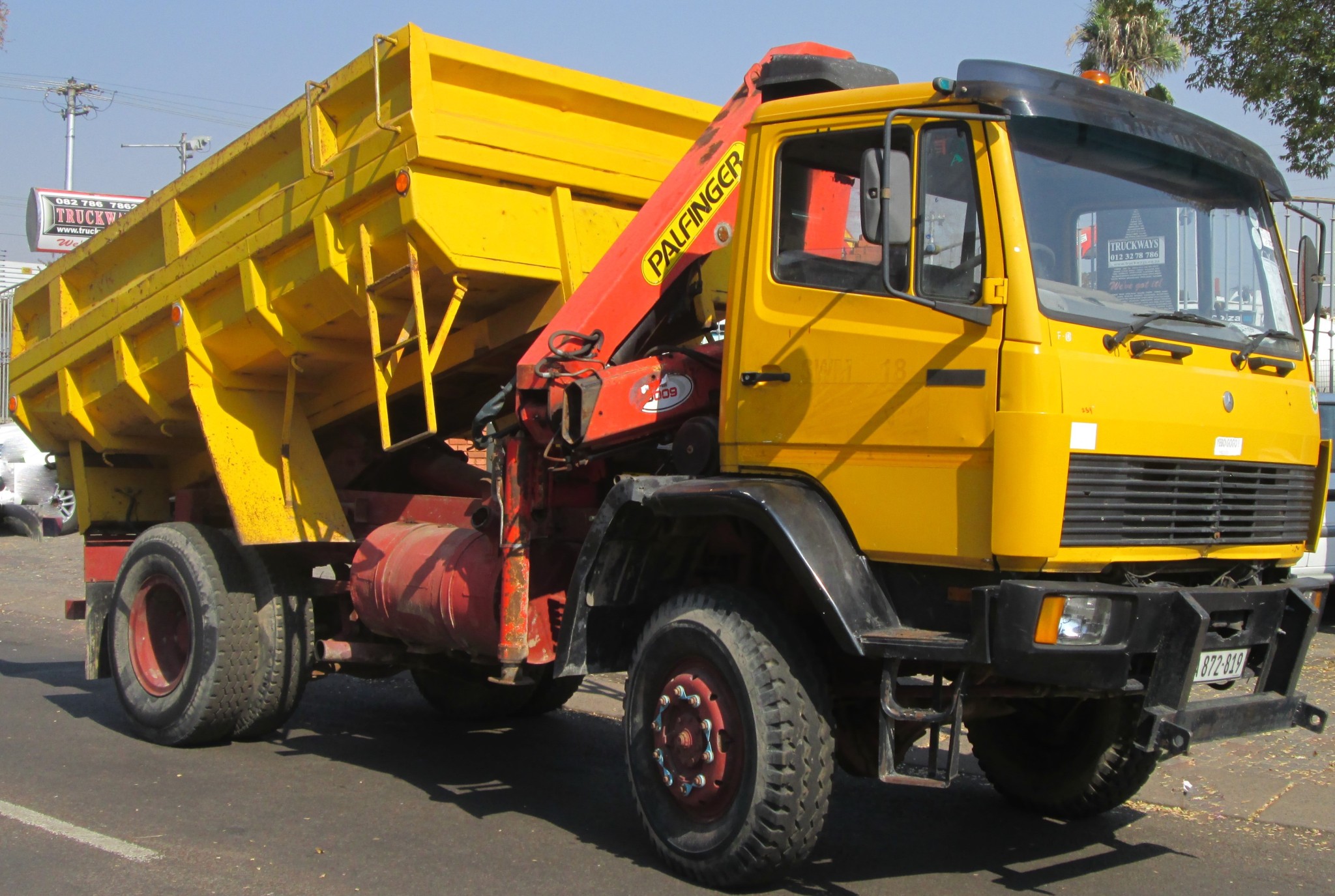 1996 MERCEDES BENZ 1617 8TON WITH PALFINGER PE8000 CRANE AND GRAB 4X4 TIPPER - Image 2
