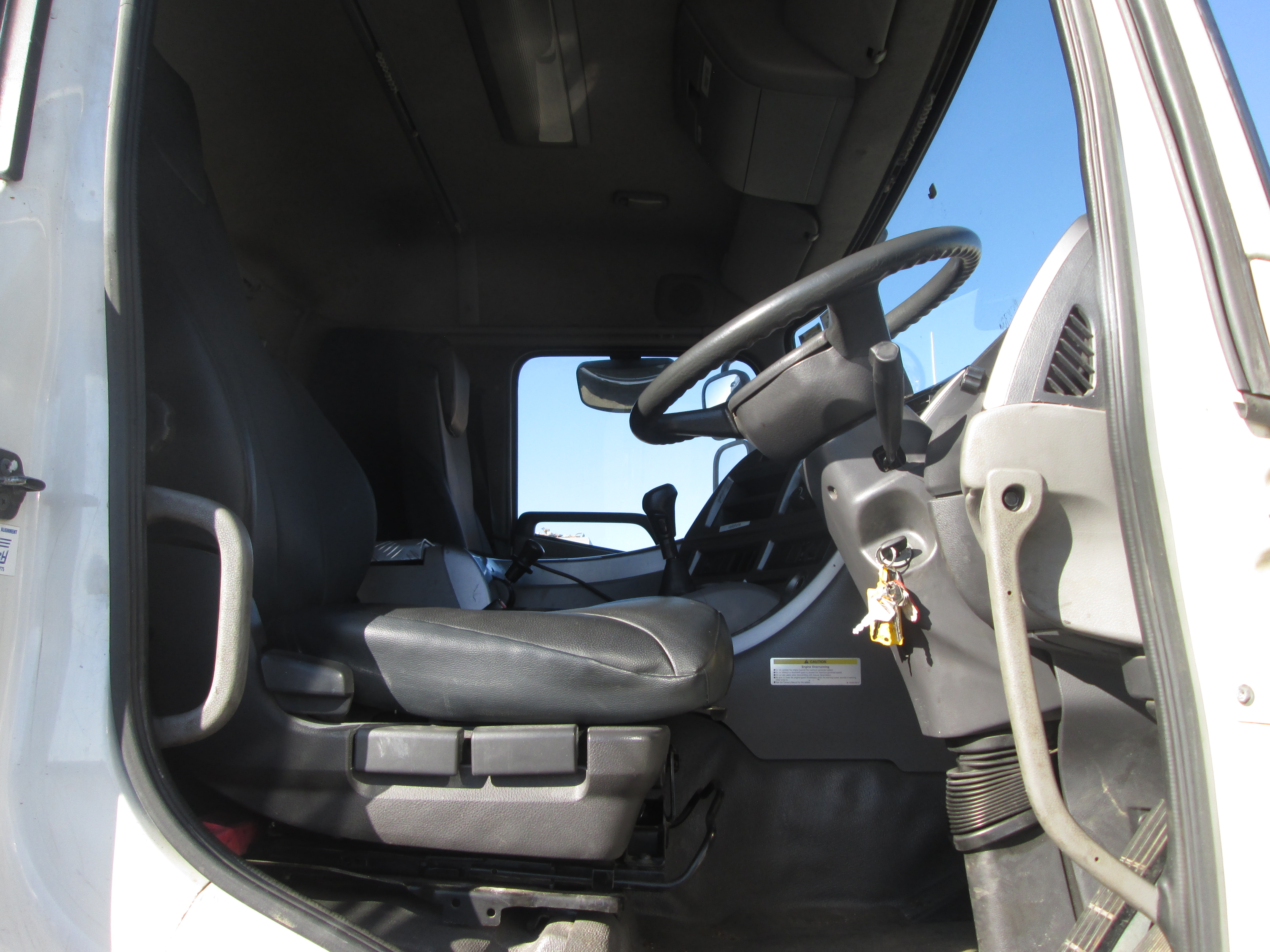 2019 UD QUON GW26-450 TRUCK TRACTOR 303139KM - Image 10