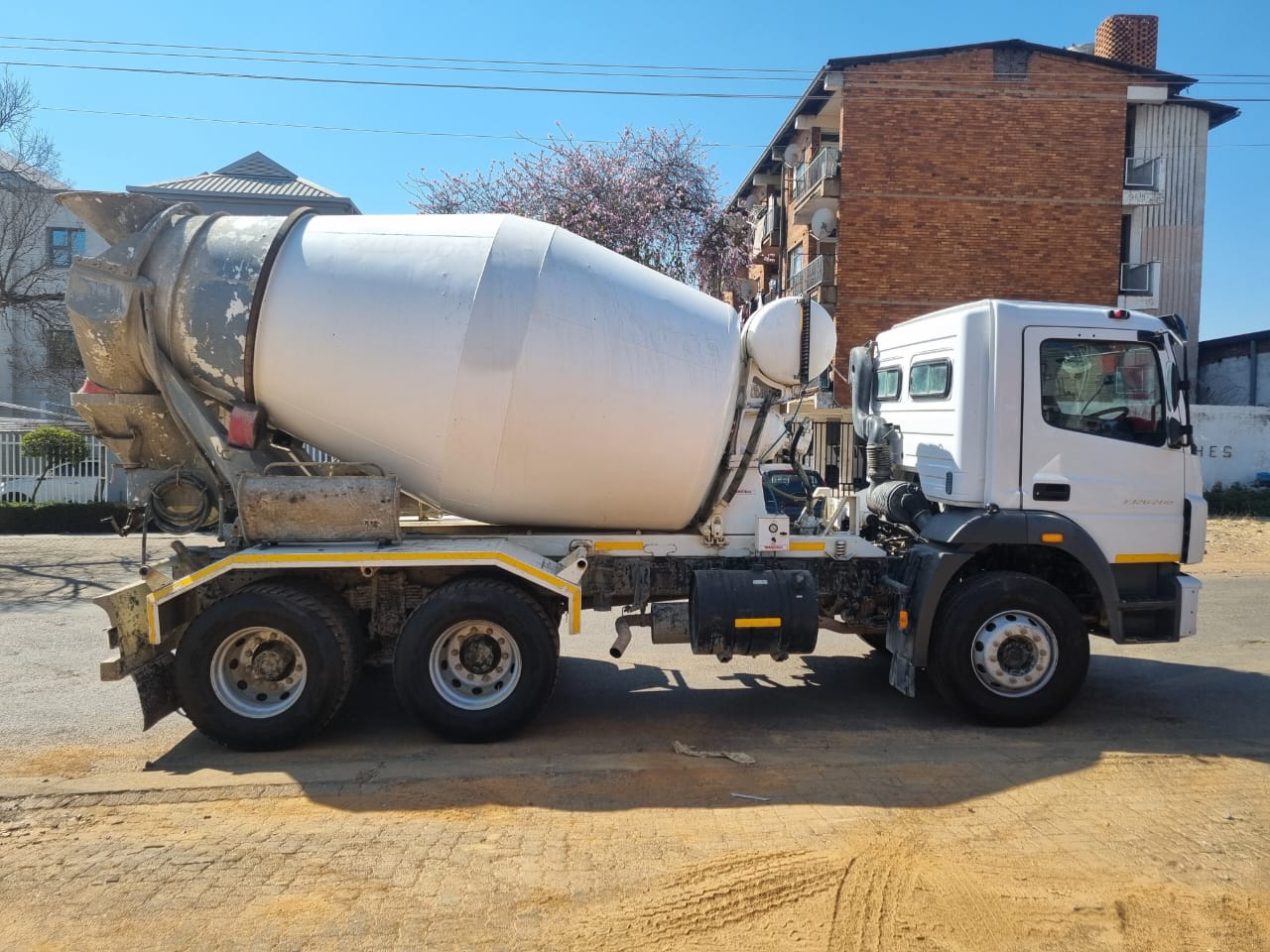 2023 FUSO FJ26-280 6CUBE CONCRETE MIXER - Image 8