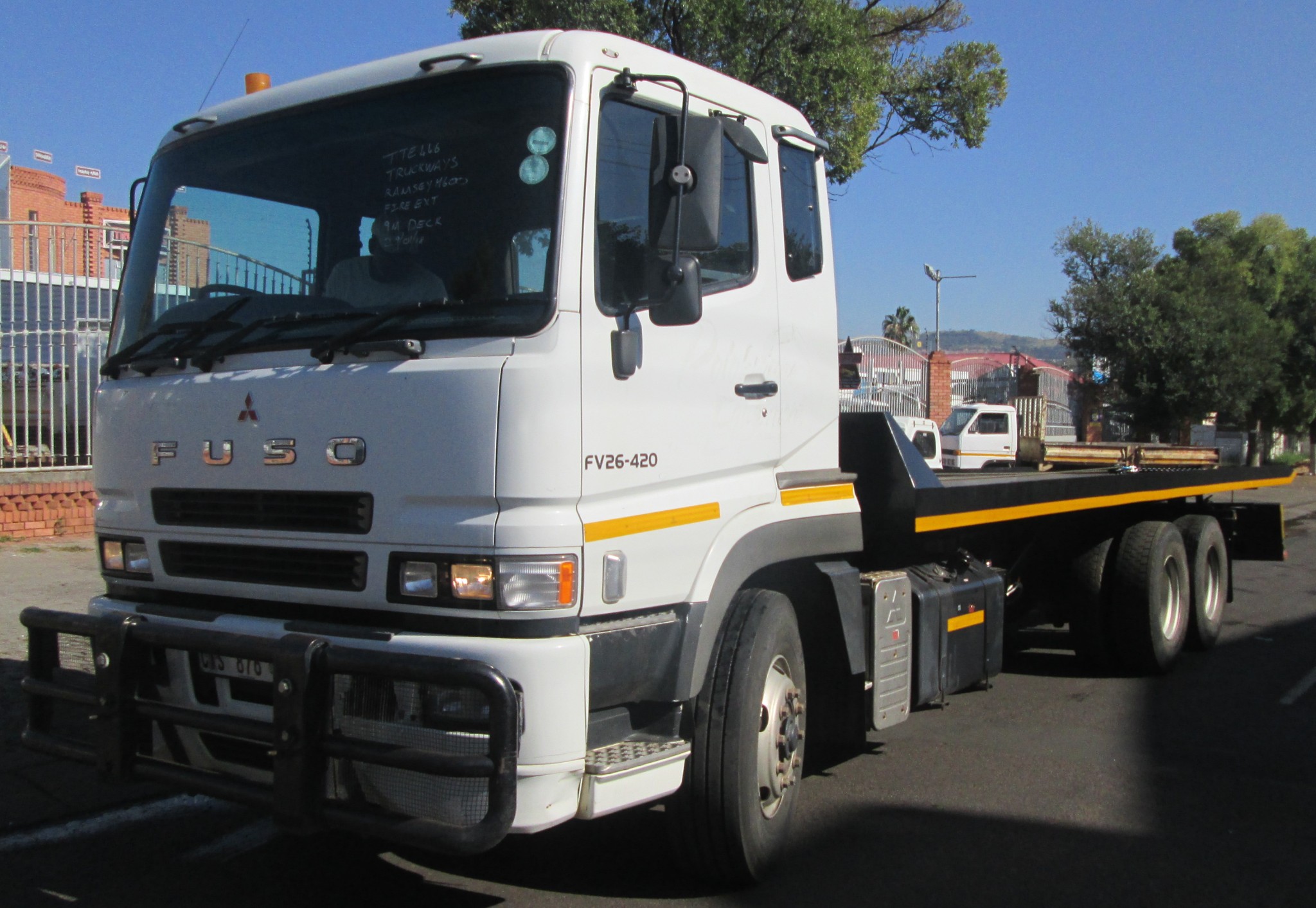 2013 MITSHUBISHI FUSO 26-420 12TON ROLLBACK - Image 3