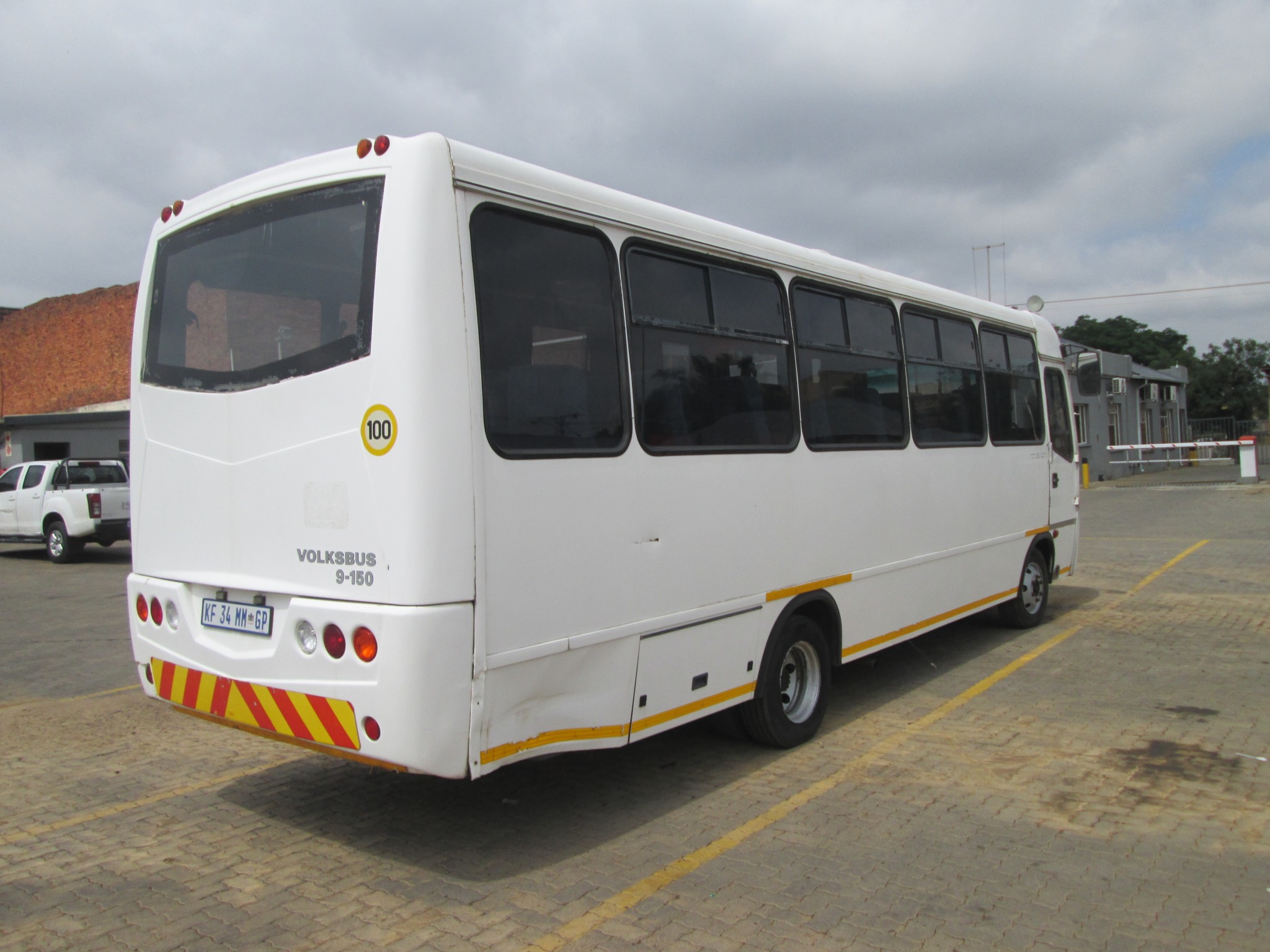 2010 VOLKSBUS 9-150 32 SEATER BUS - Image 7