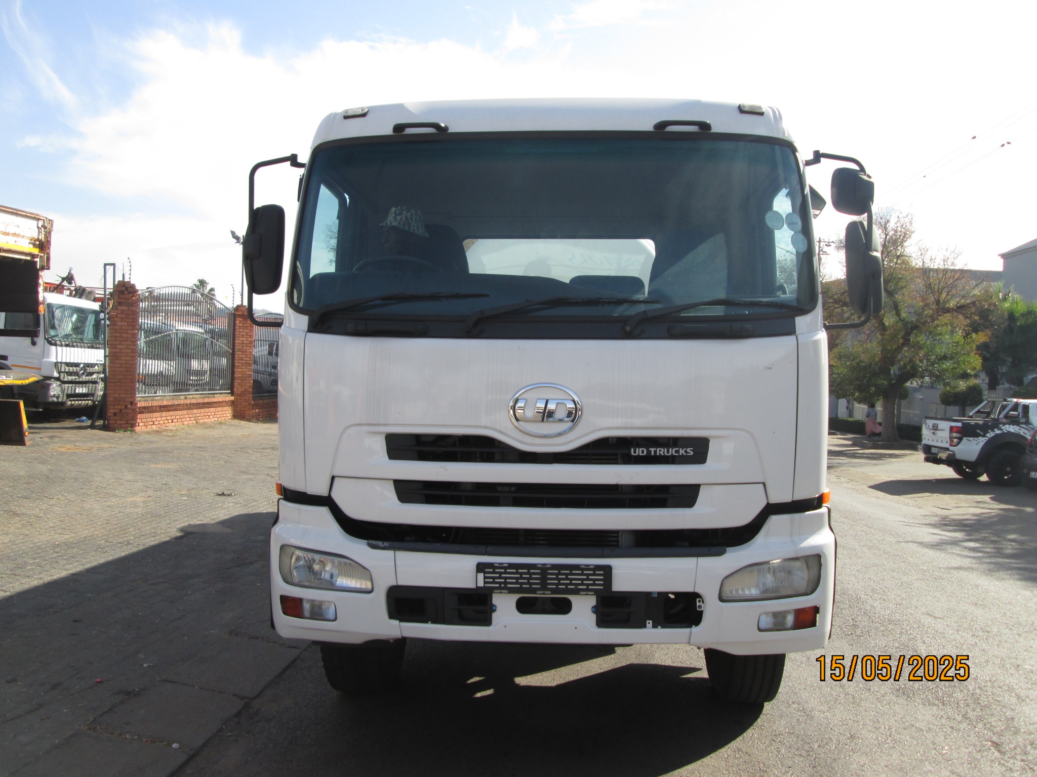 2012 UD330 14000L WATER TANKER - Image 2