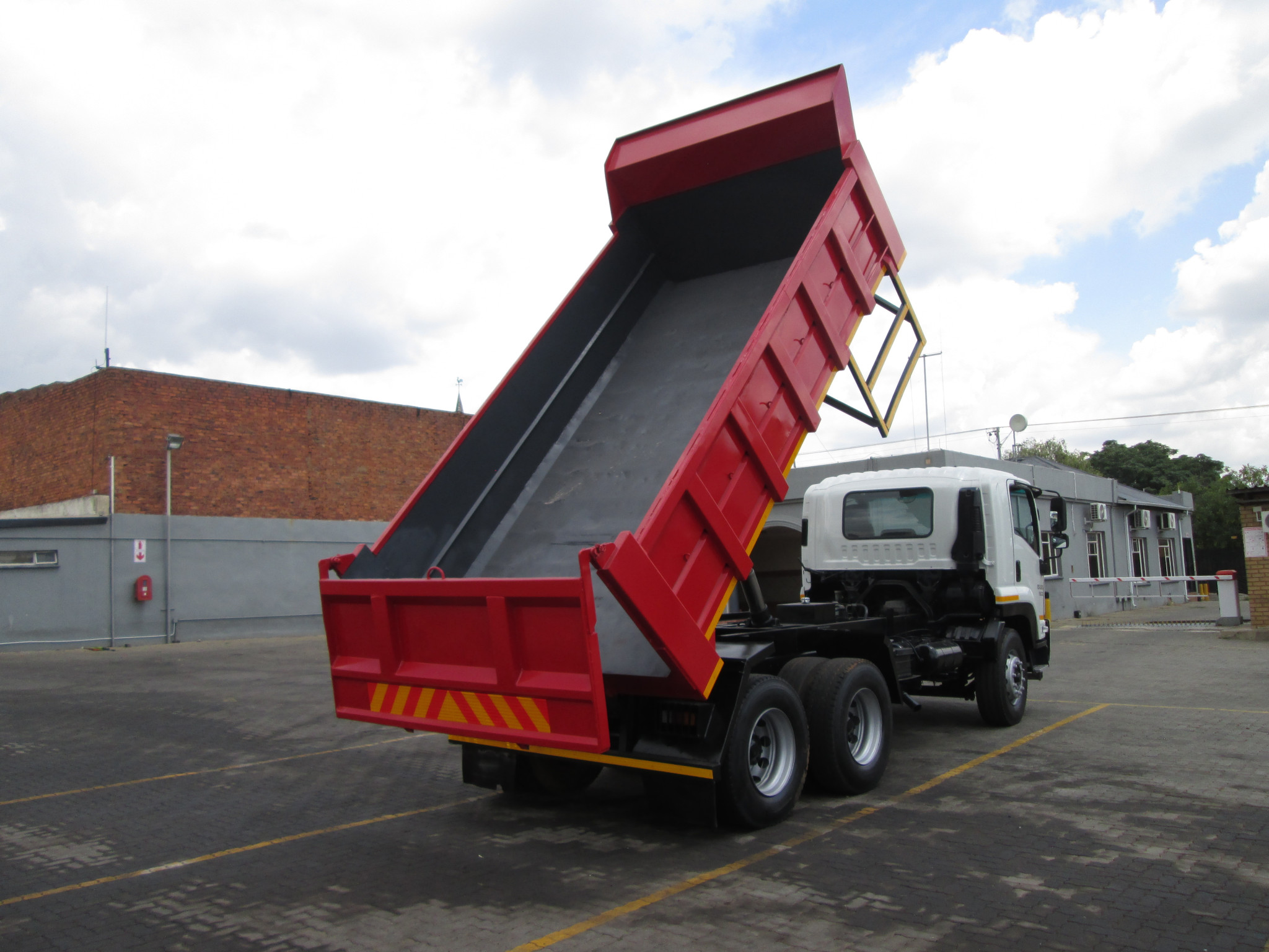 2013 ISUZU FVZ1400 10CUBE TIPPER 344649KM - Image 16